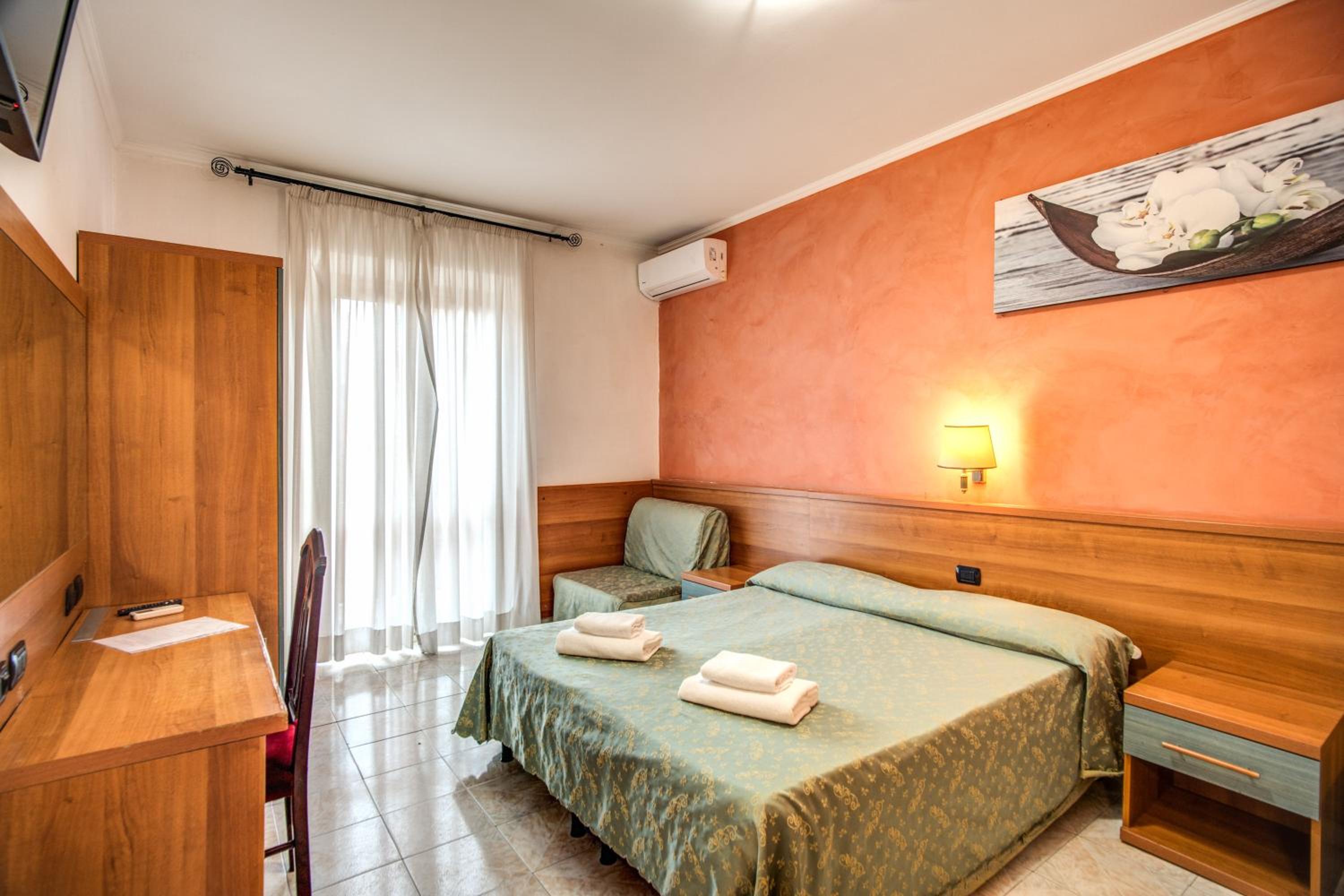 Double or Twin Room photo 3