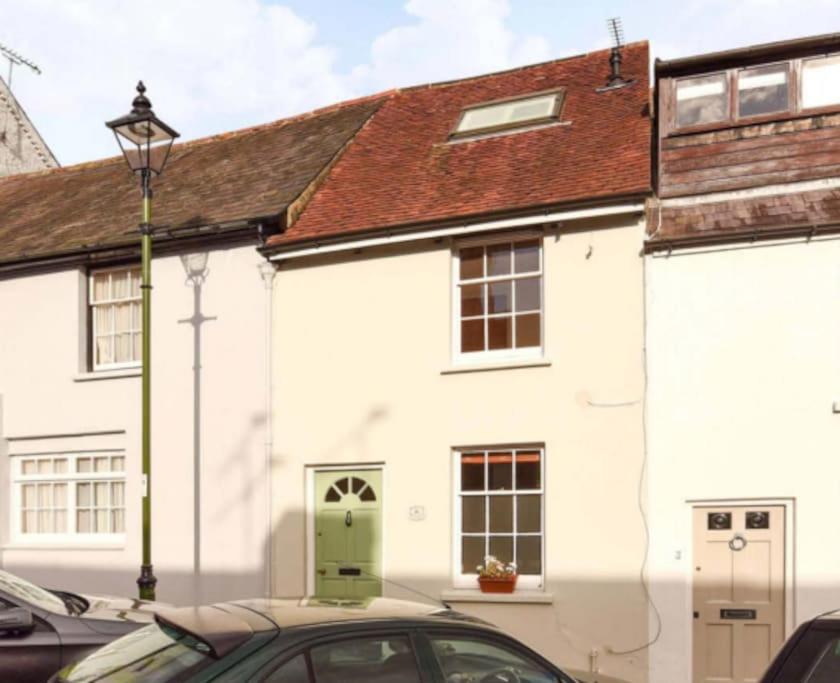 Three-Bedroom House photo 2