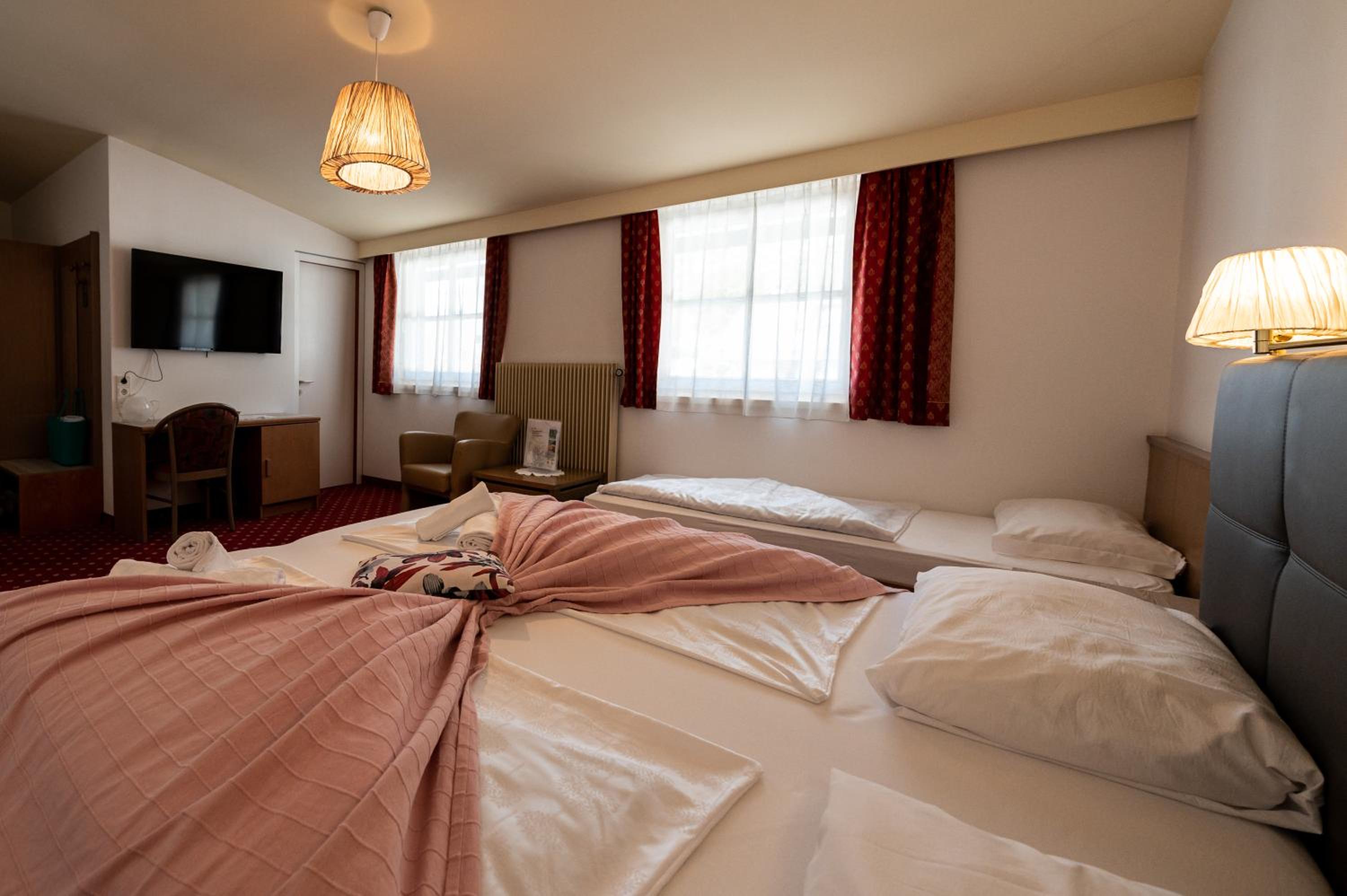 Double or Twin Room with Extra Bed photo 2