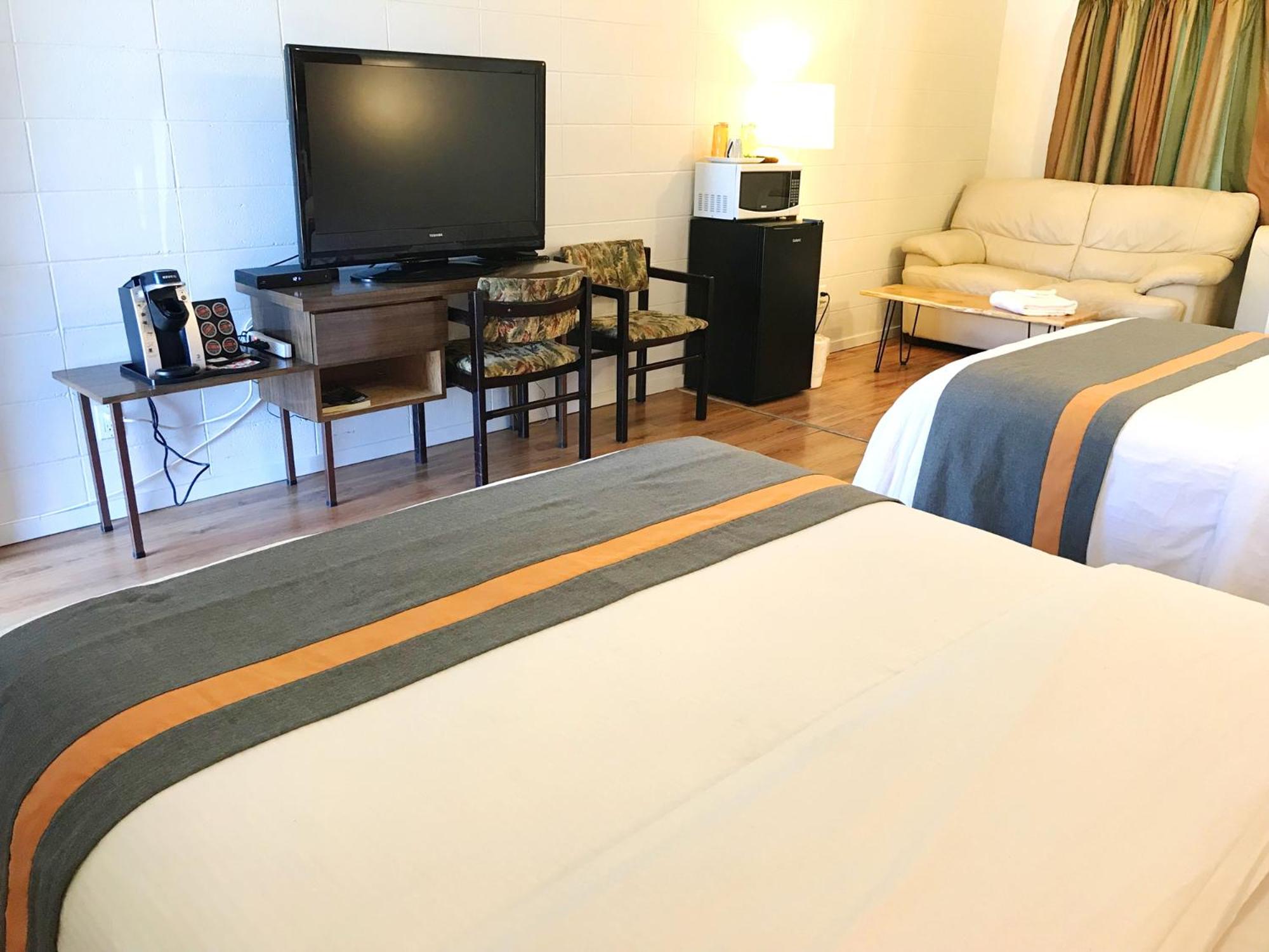 Executive Queen Room with Two Queen Beds - Photo 3