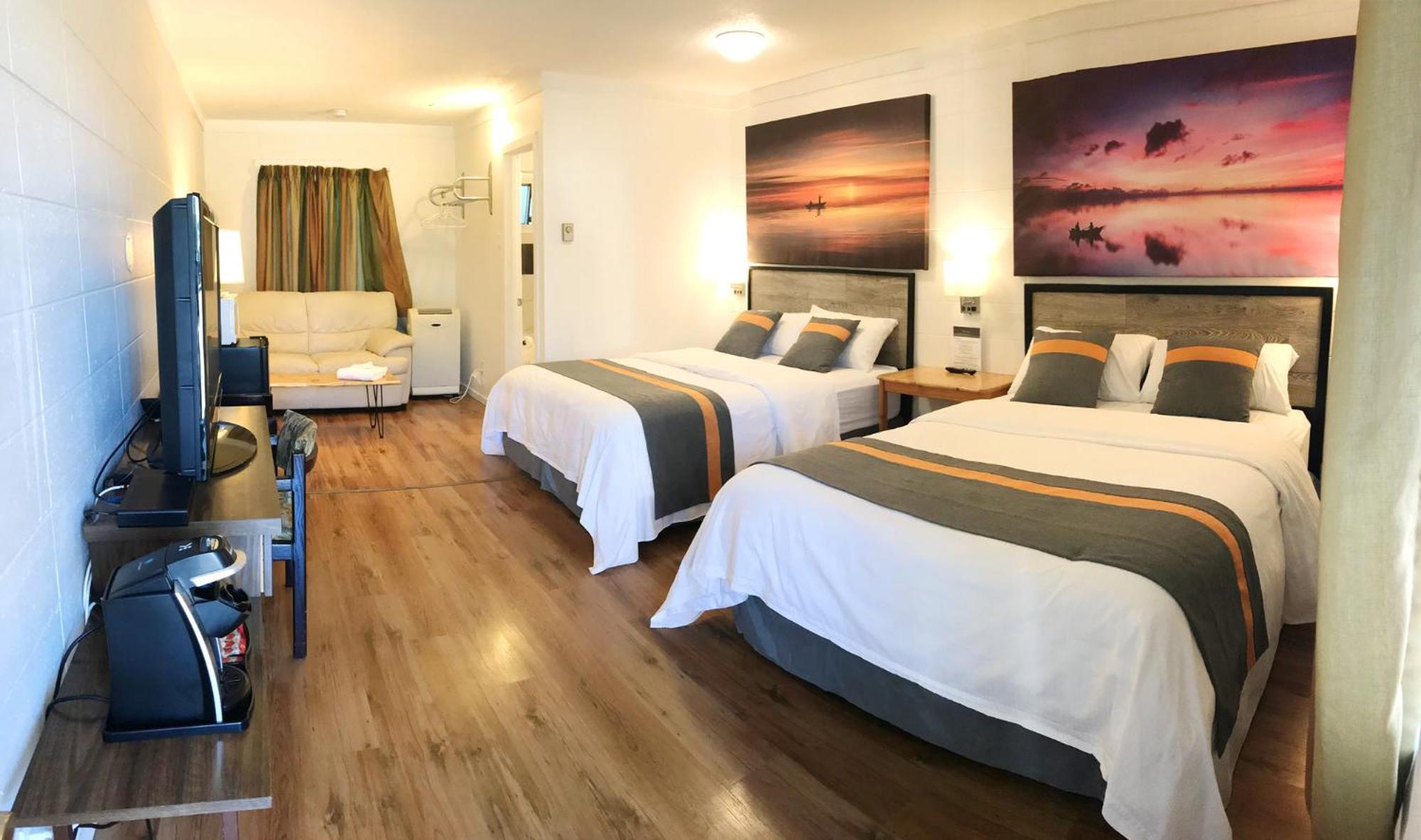 Executive Queen Room with Two Queen Beds - Photo 1