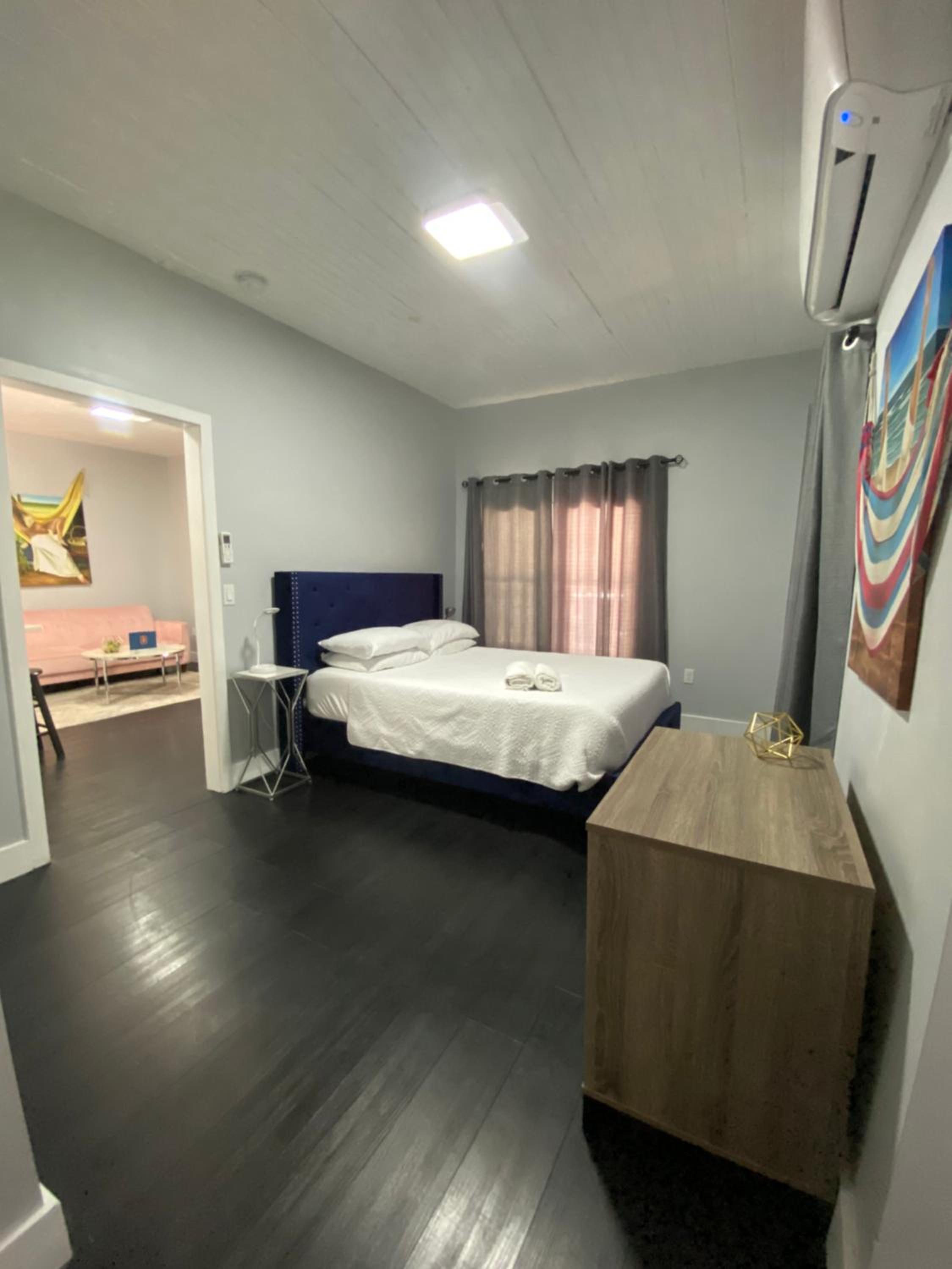 One-Bedroom Apartment photo 2