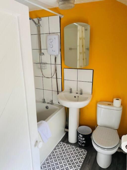 Two-Bedroom House photo 3