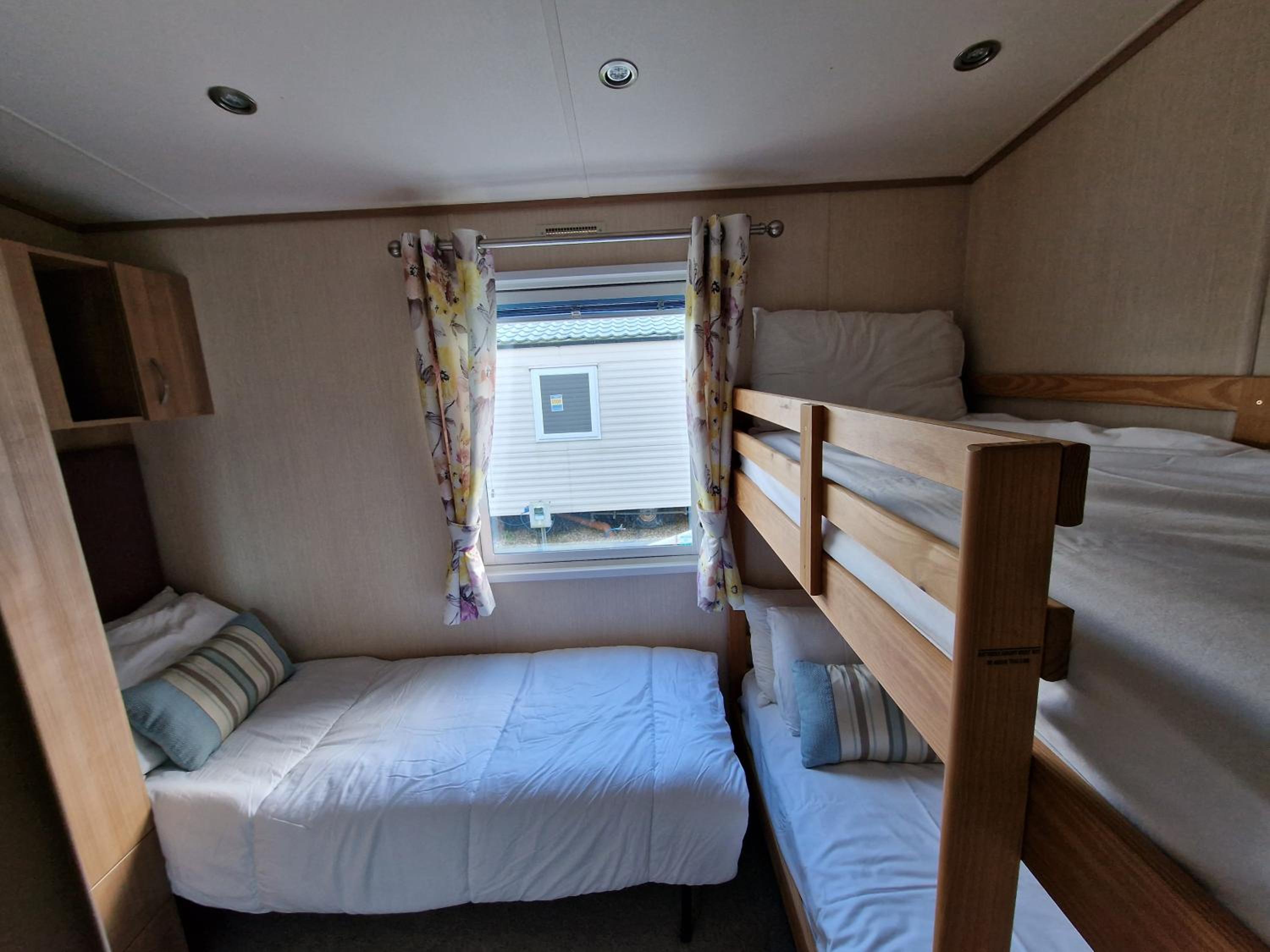 Mobile Home photo 3