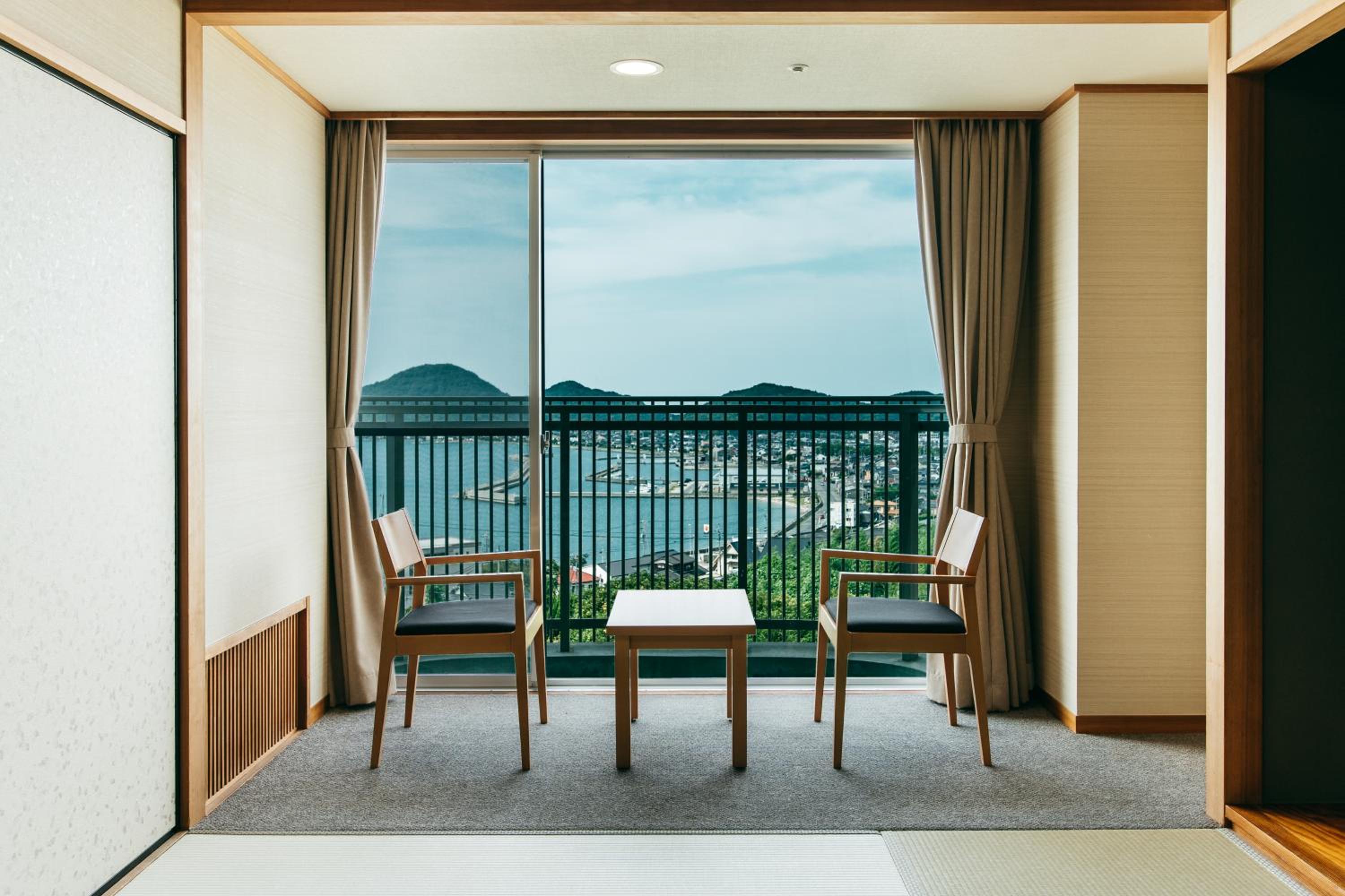 2 Japanese-style Rooms with 6 Tatami(MAX 6 Adults) photo 3