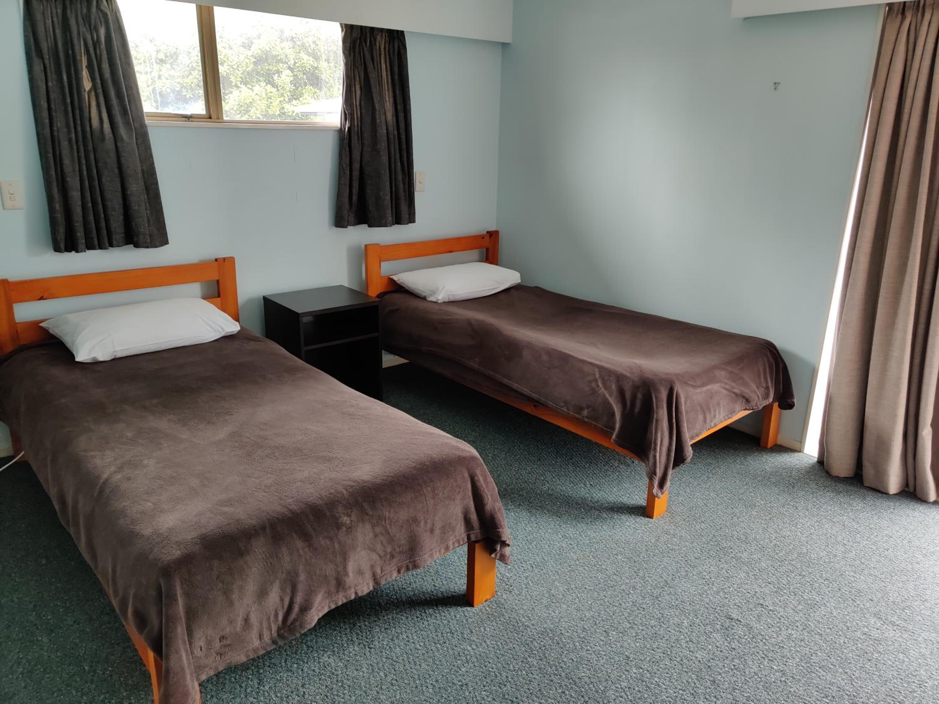 Basic Triple Room with Shared Bathroom photo 1