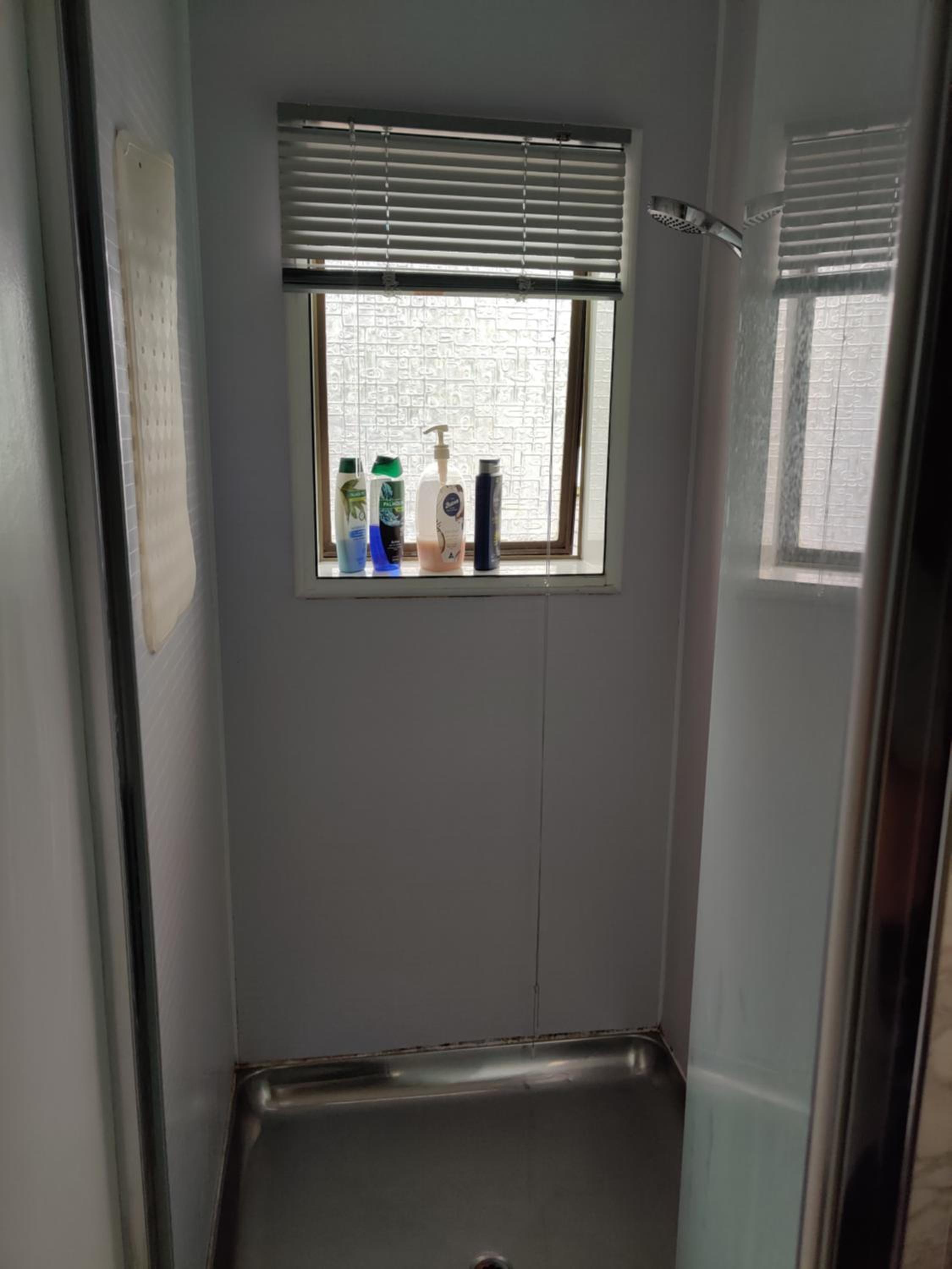 Basic Triple Room with Shared Bathroom photo 2