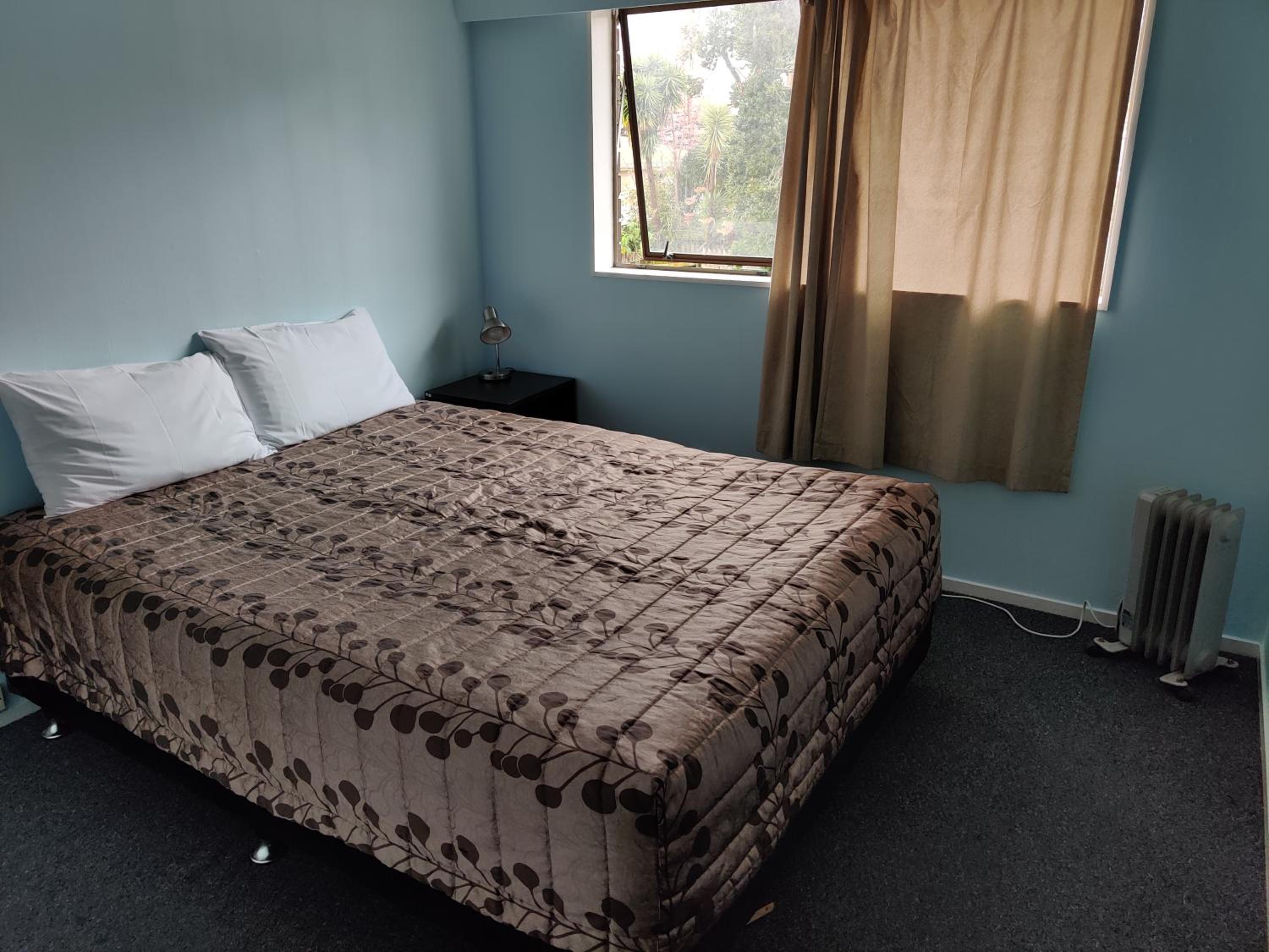 Basic Triple Room with Shared Bathroom photo 3