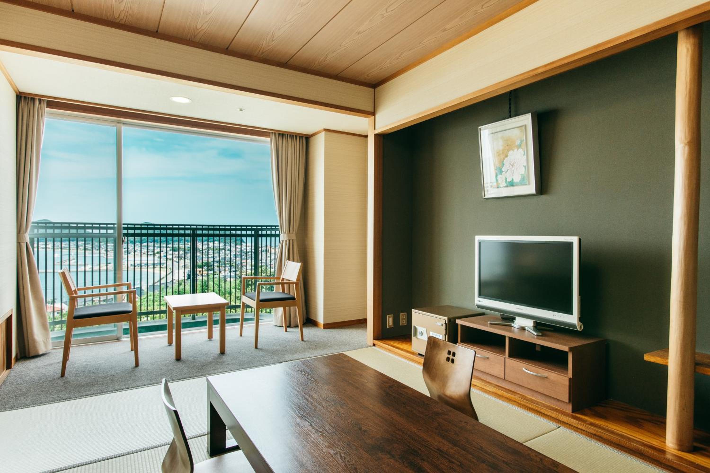 2 Japanese-style Rooms with 6 Tatami(MAX 6 Adults) photo 2