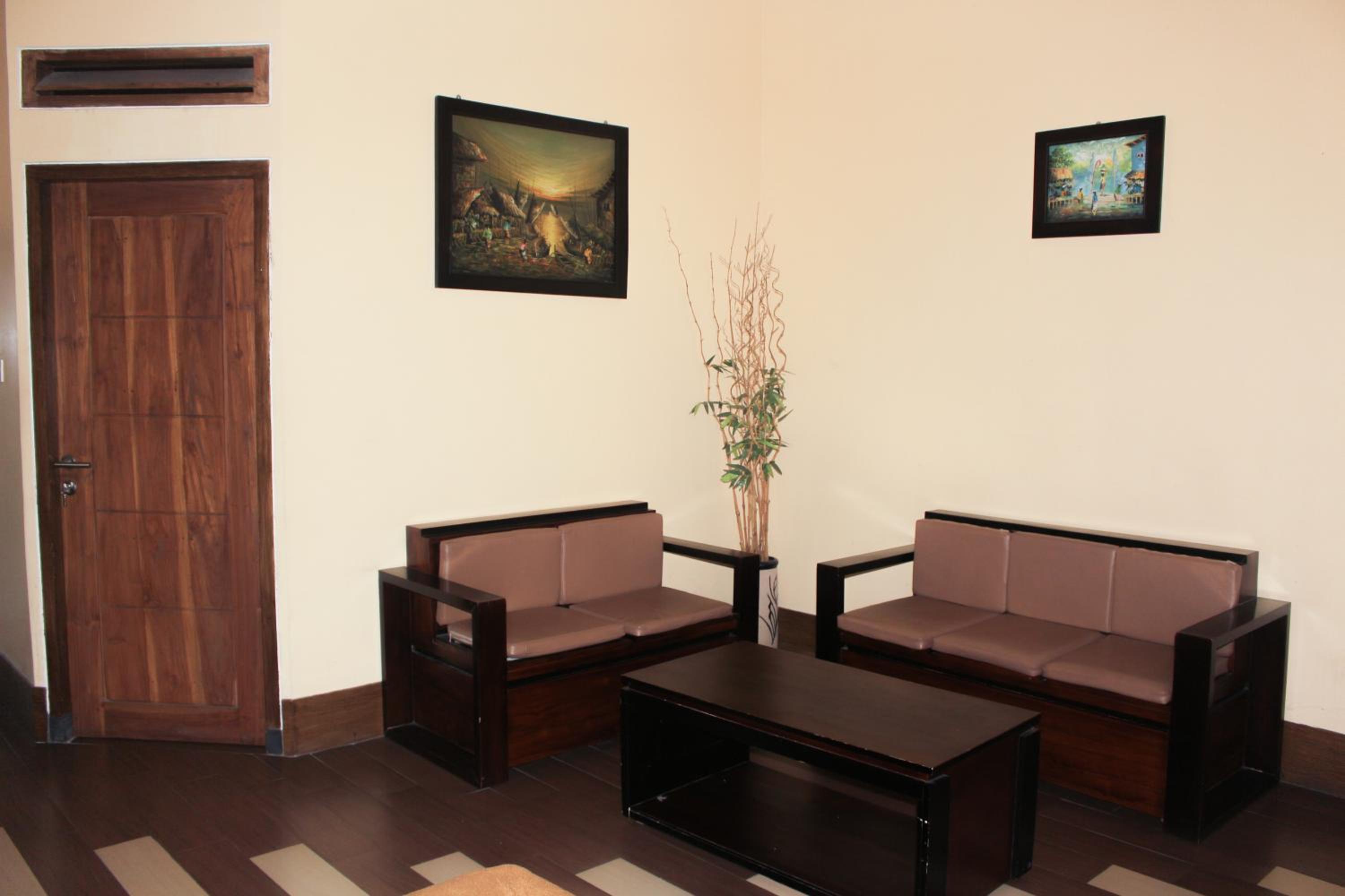 Family Room photo 3