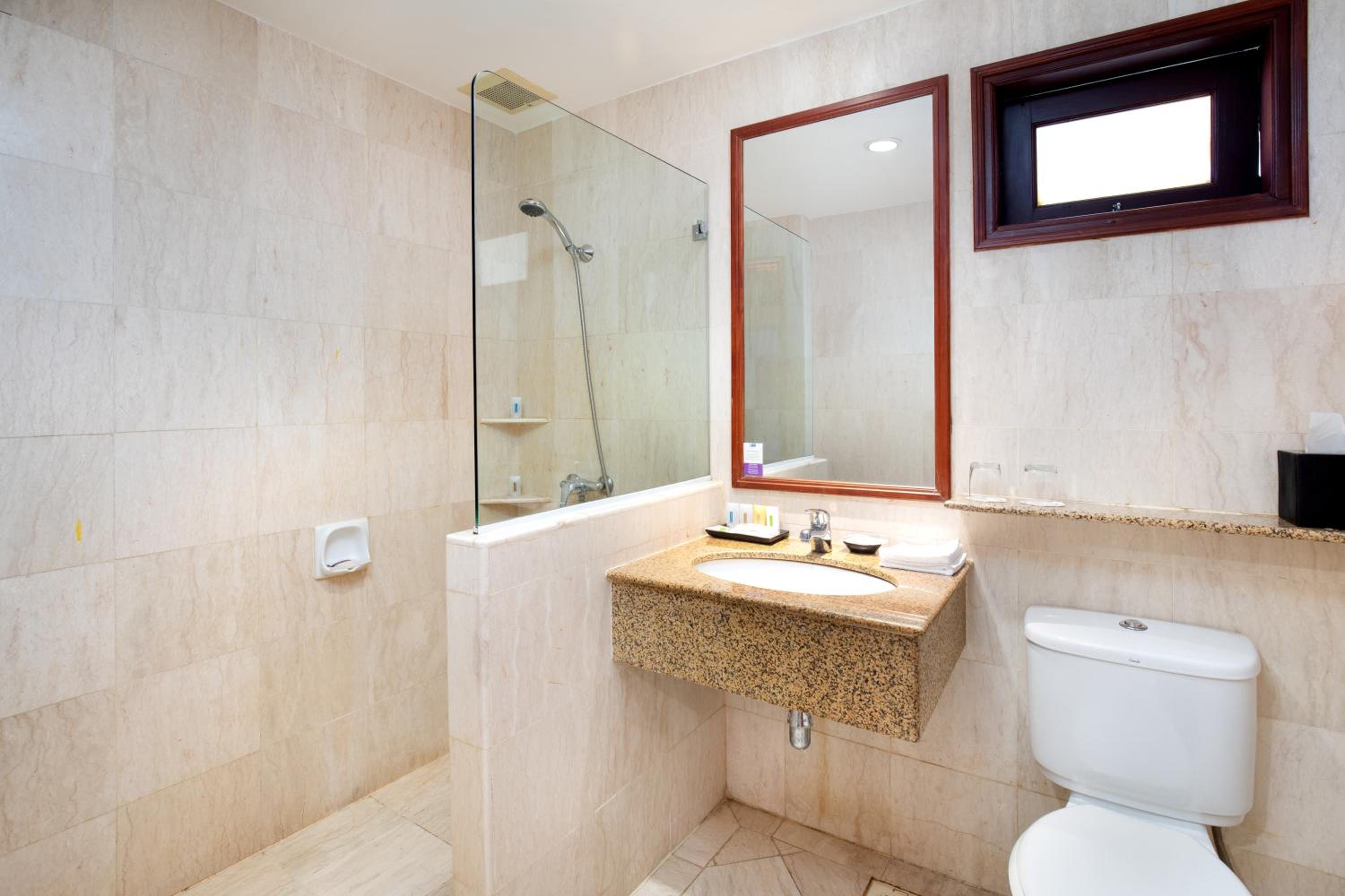 Two-Bedroom Suite with One Queen and Two Single Beds - Photo 7