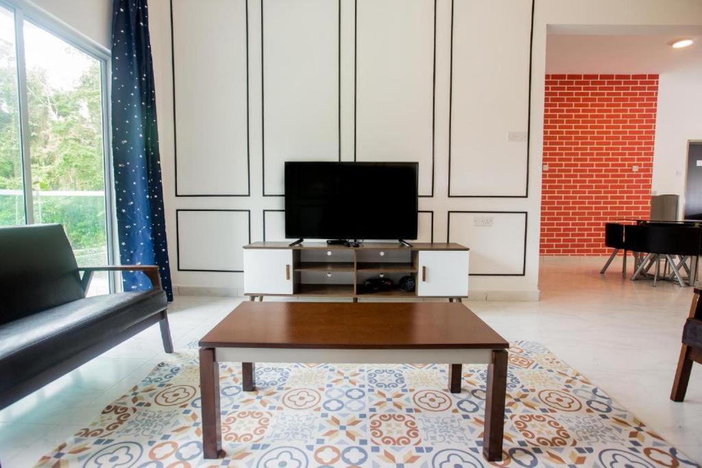 Three-Bedroom Apartment - Photo 8