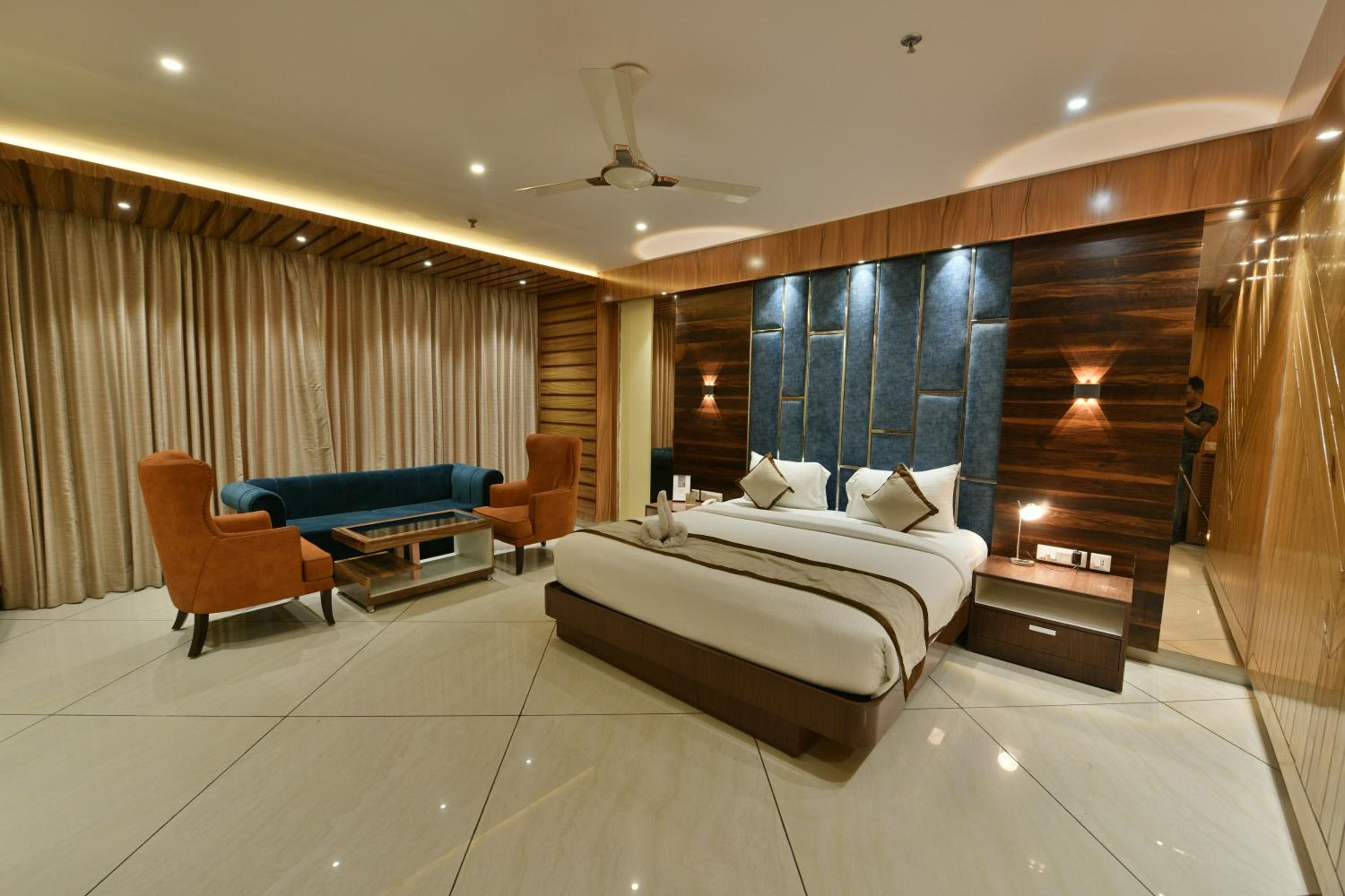 Deluxe Double Room (2 Adults + 1 Child)