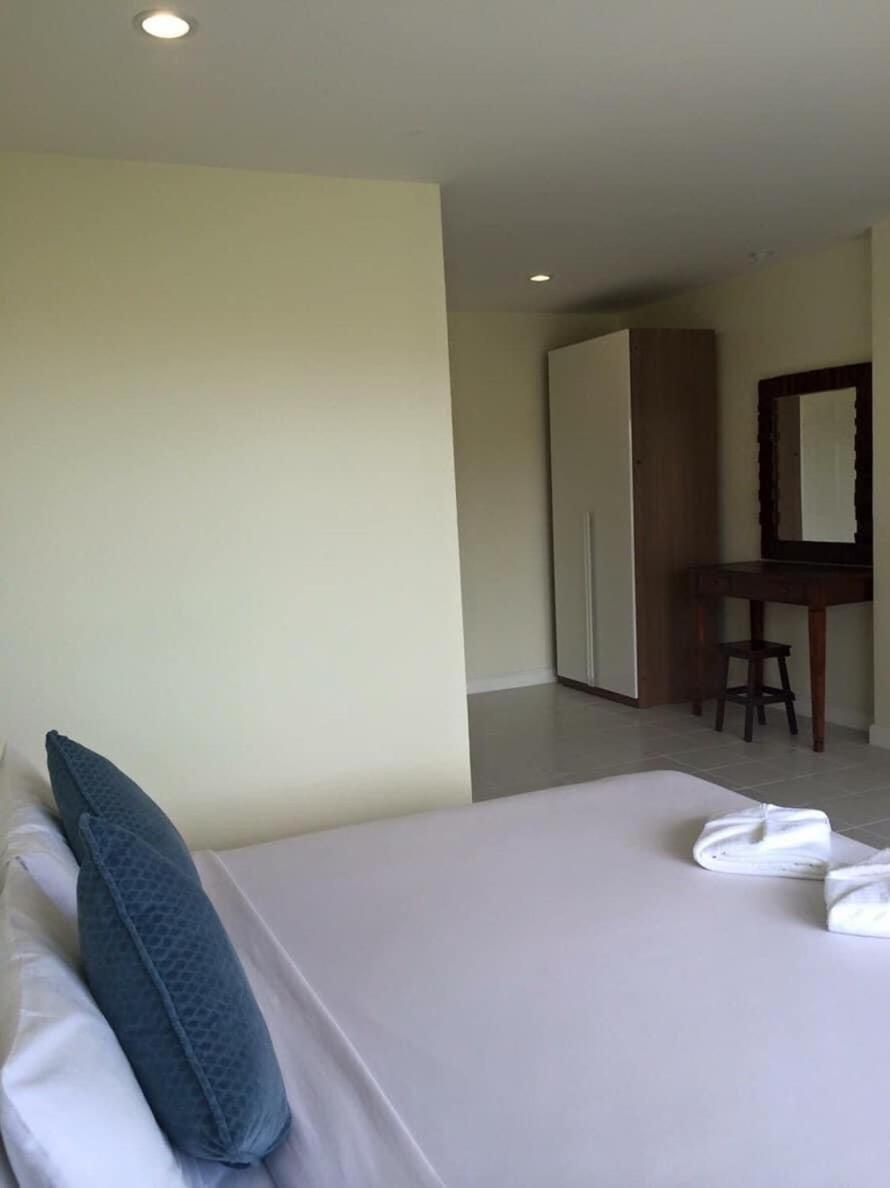 Apartment with Balcony photo 3