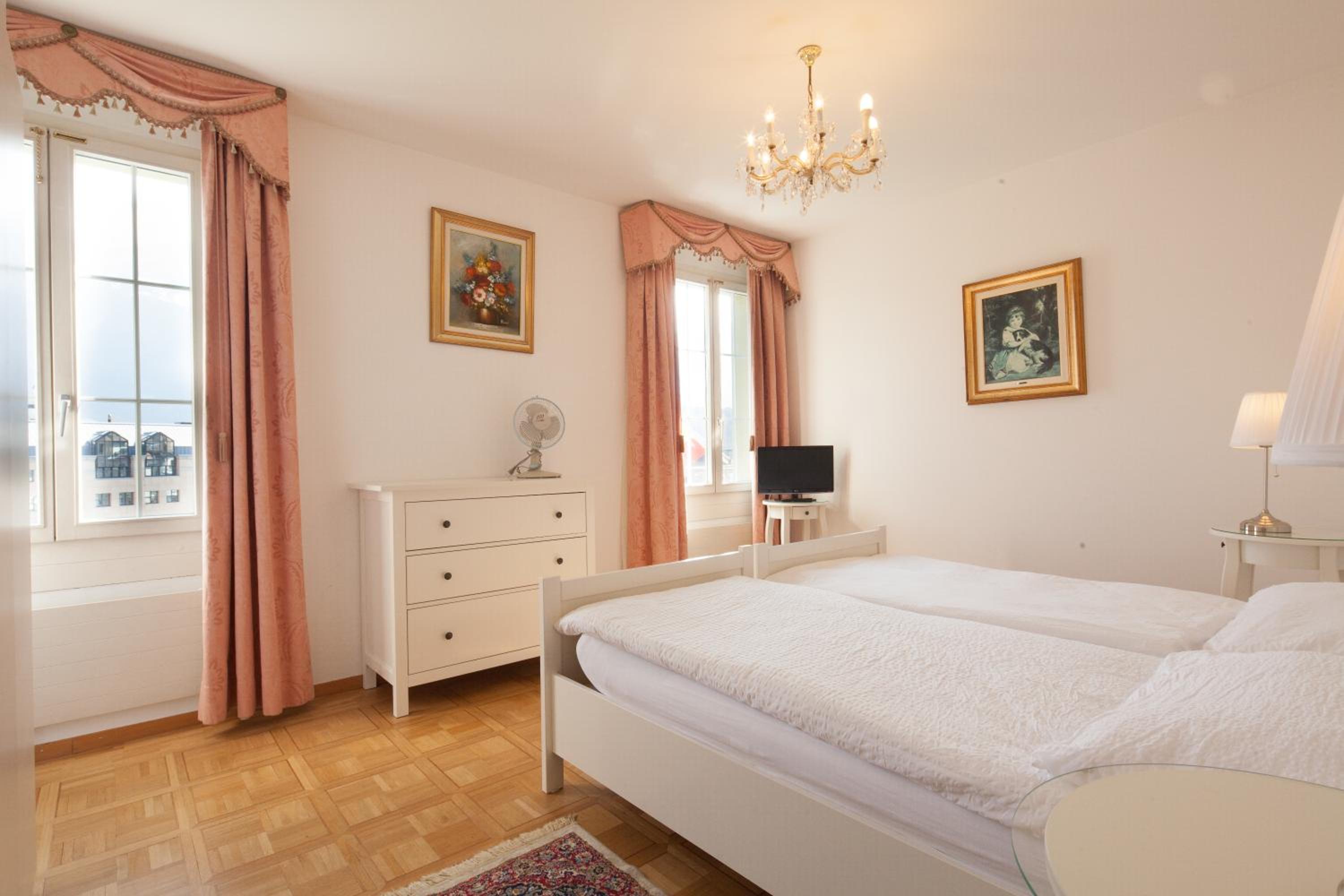 Double Room - Photo 16