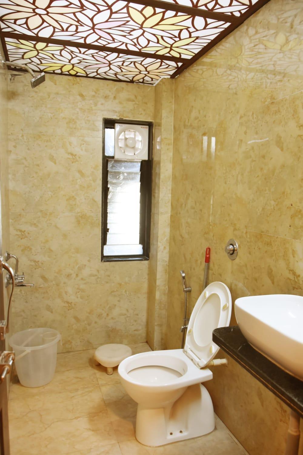 Triple Room with Balcony - Photo 9