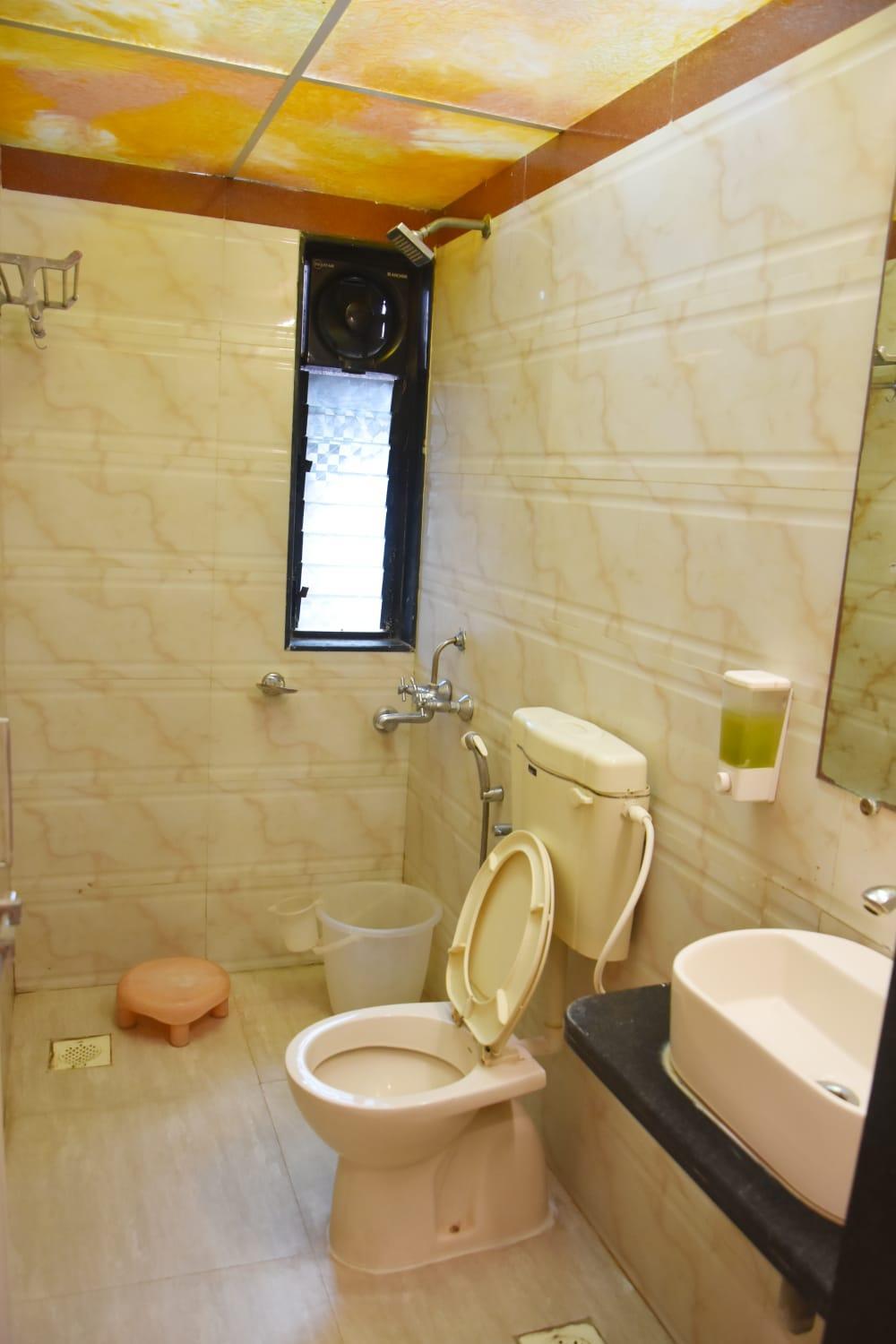 Triple Room with Balcony - Photo 10