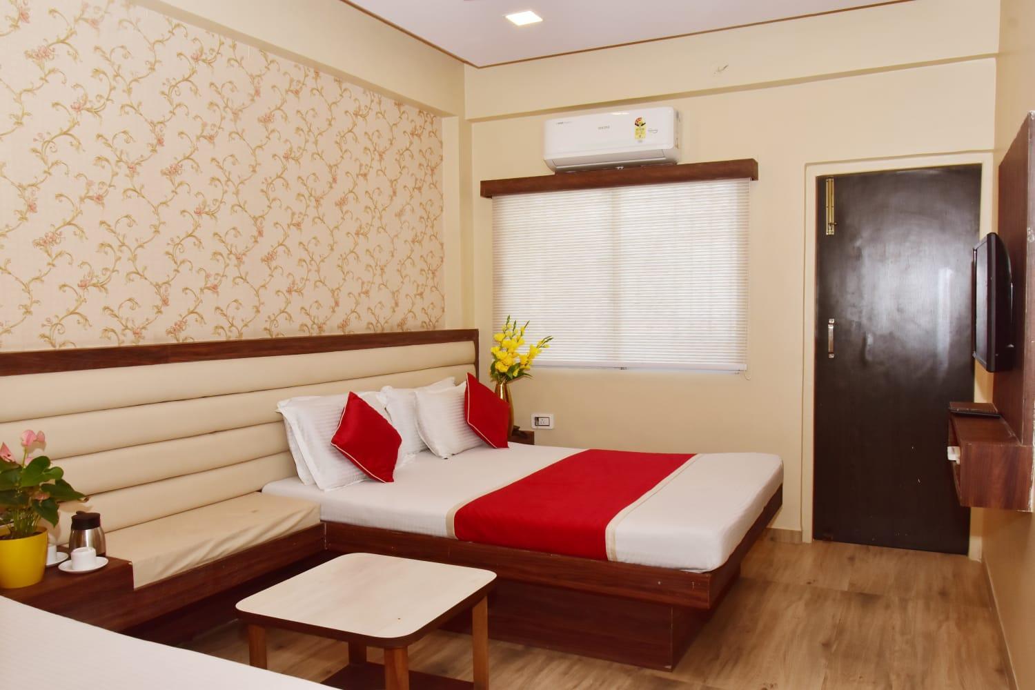 Triple Room with Balcony - Photo 11
