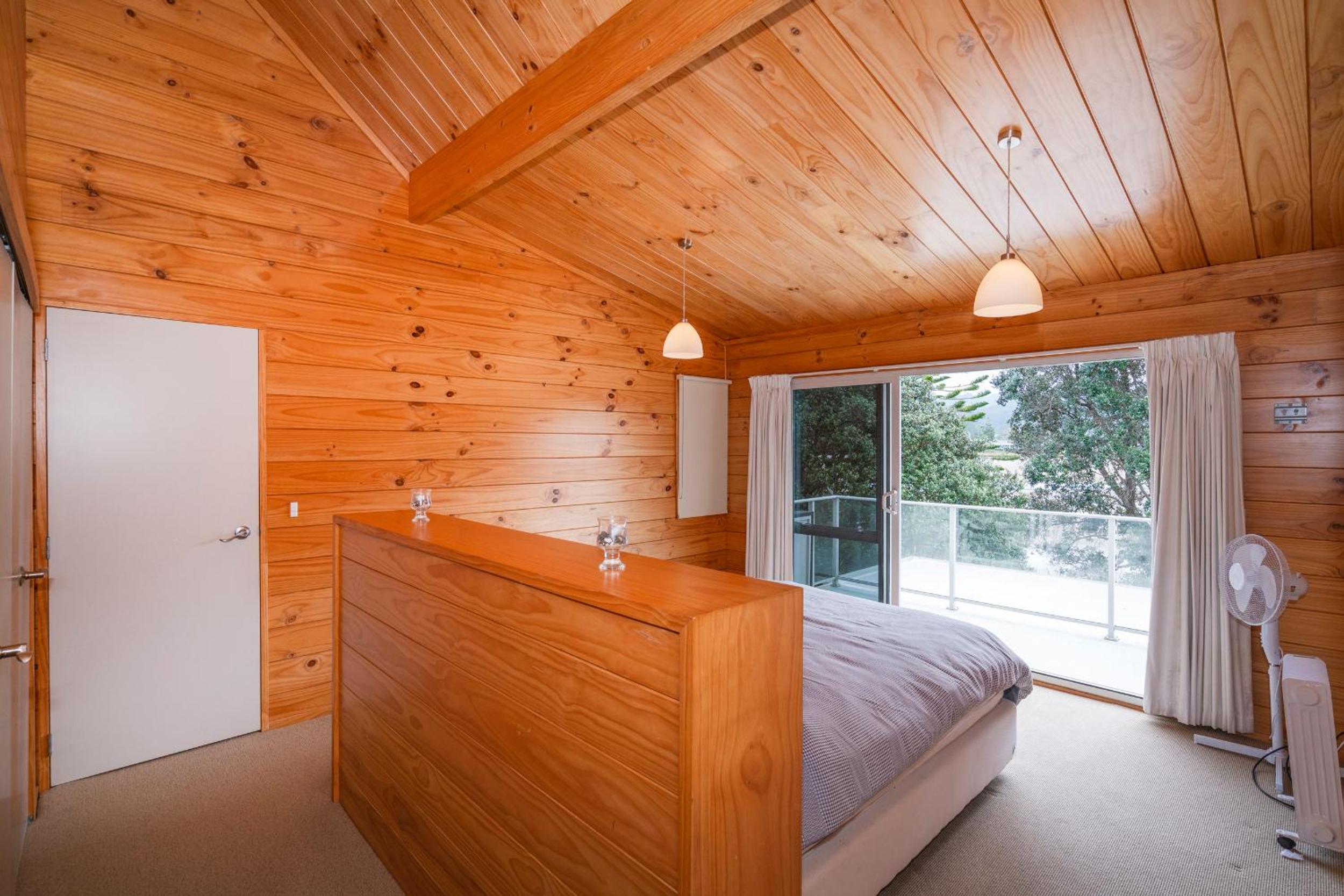 Five-Bedroom House photo 2