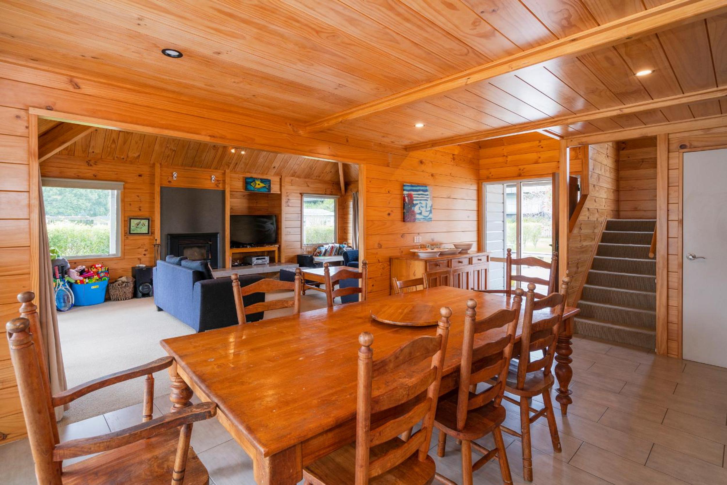 Five-Bedroom House photo 3