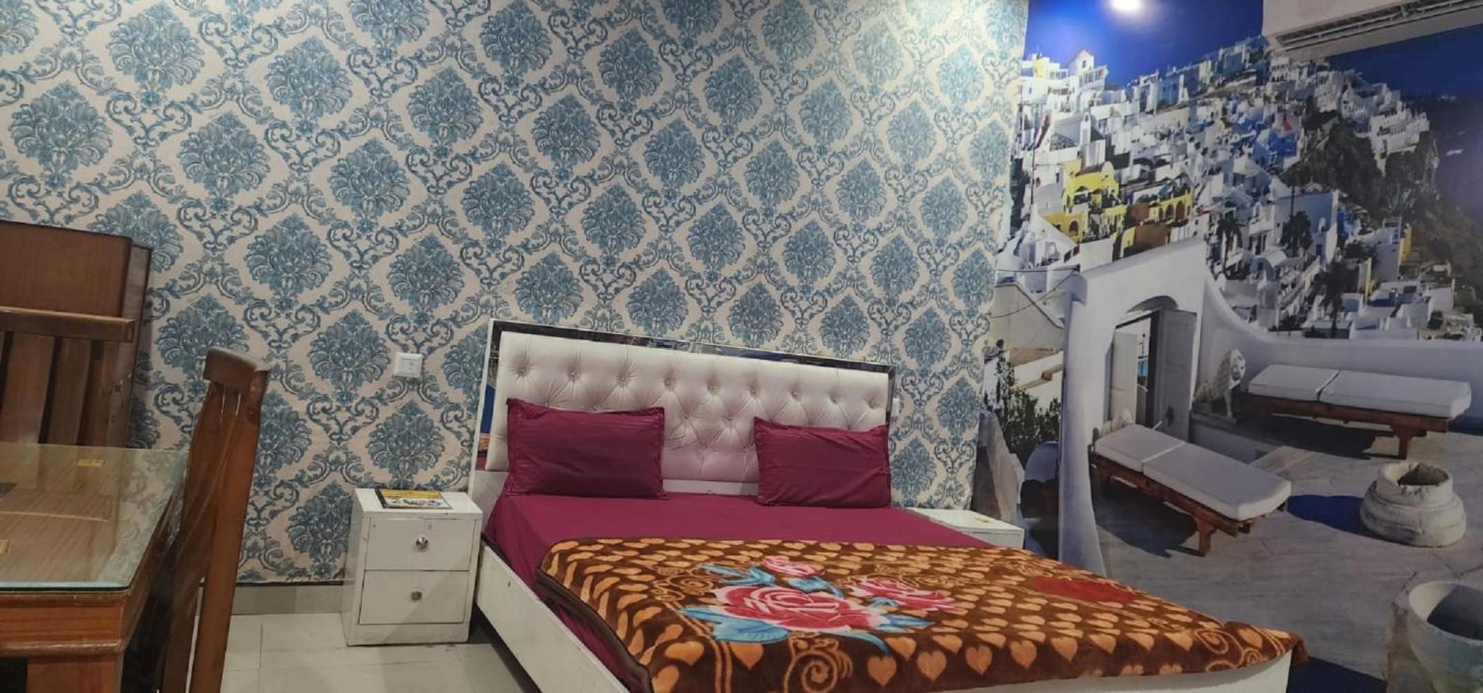 Deluxe King Room photo 1
