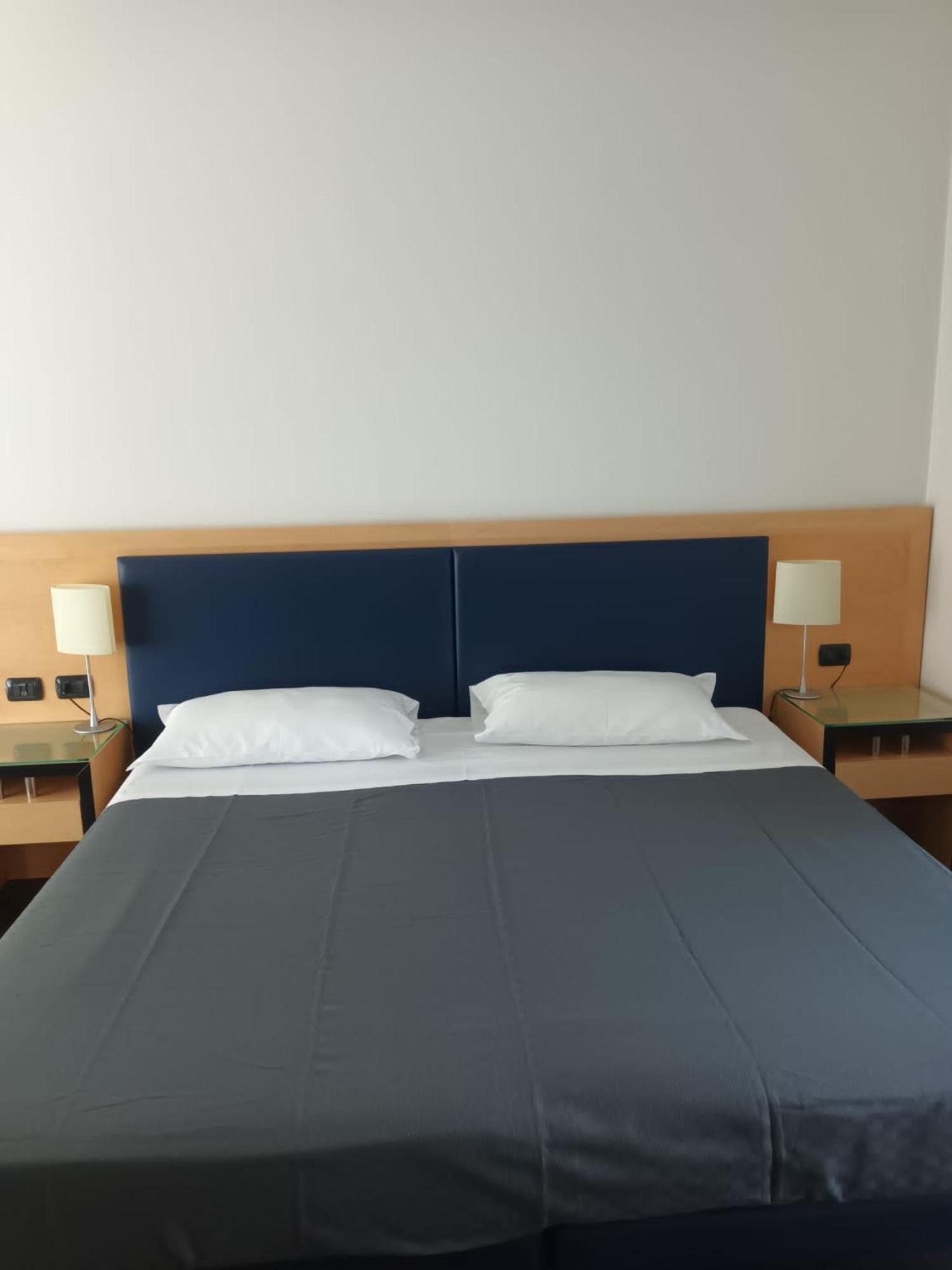Standard Double Room - Photo 5