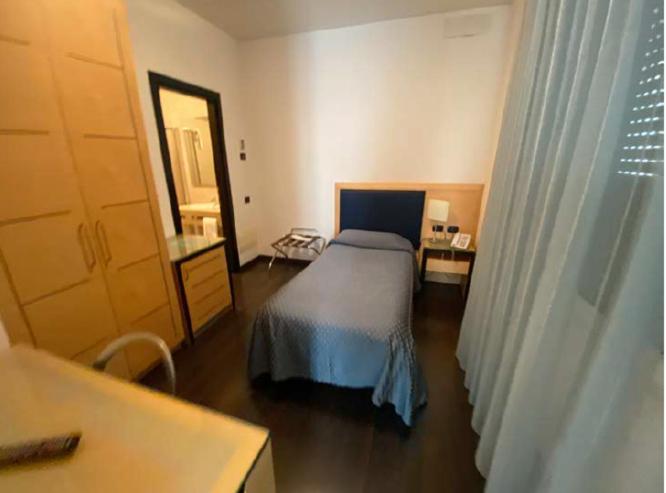 Single Room with Bathroom photo 2