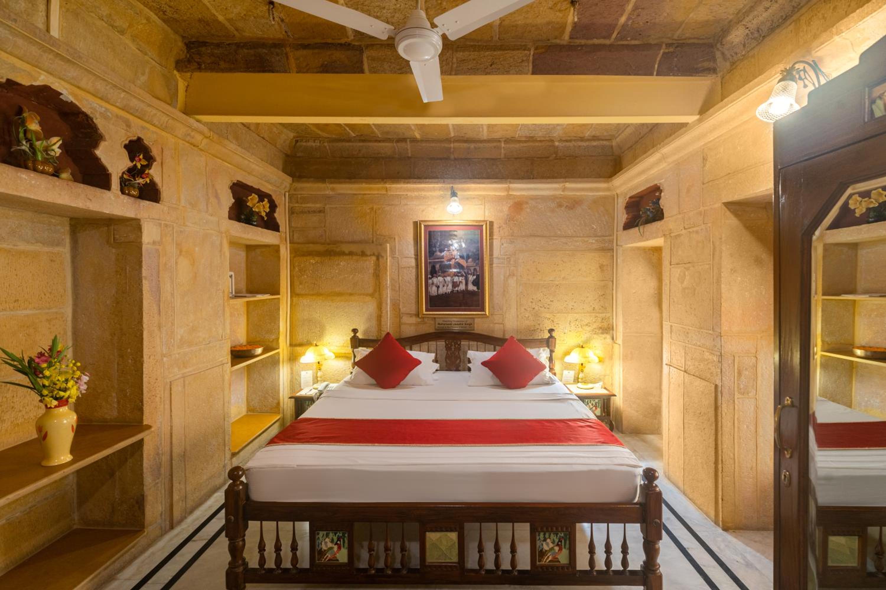 Suite - Photo 1