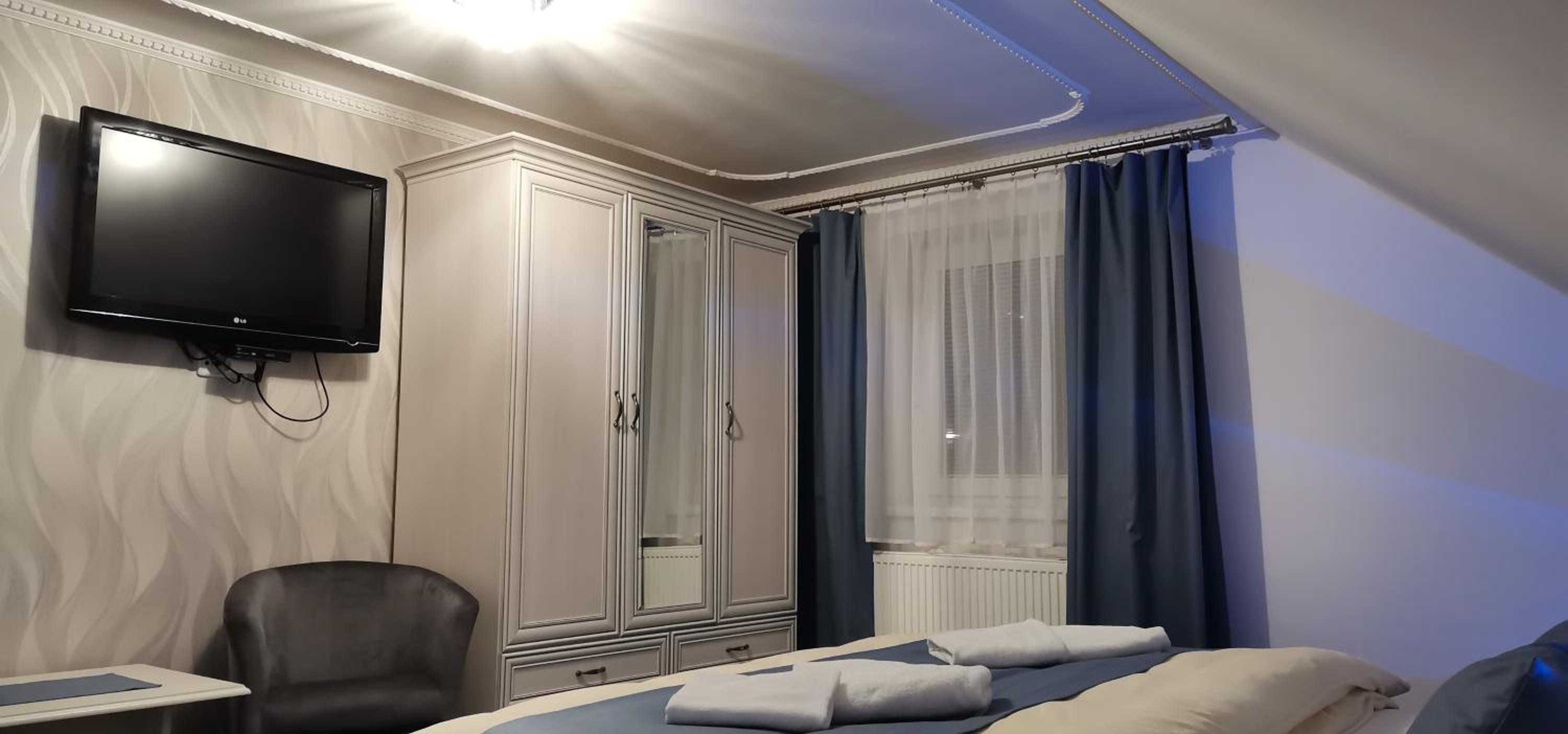 Double or Twin Room with Extra Bed photo 2
