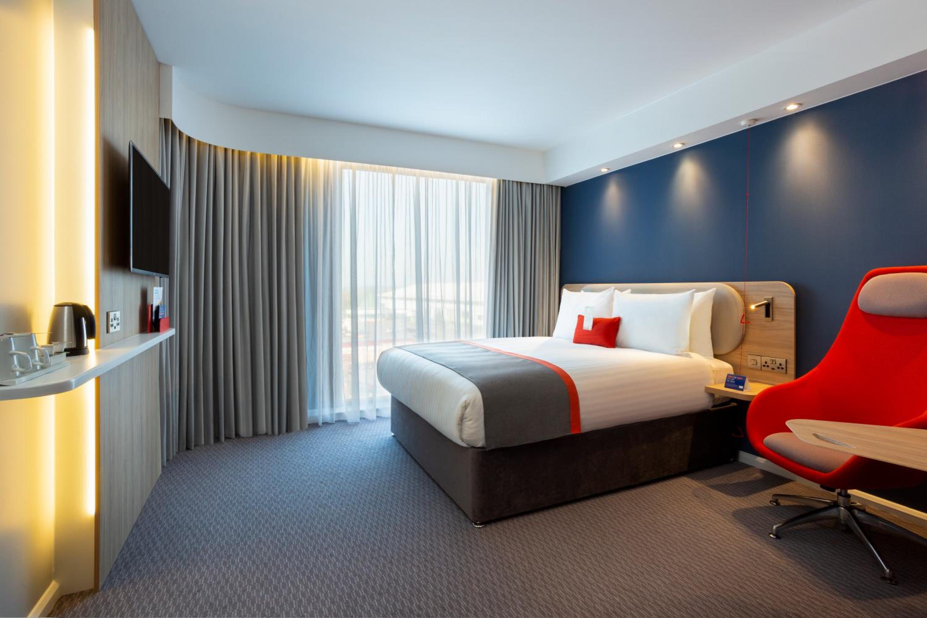 Double Room with Free Hot Breakfast - Accessible photo 2
