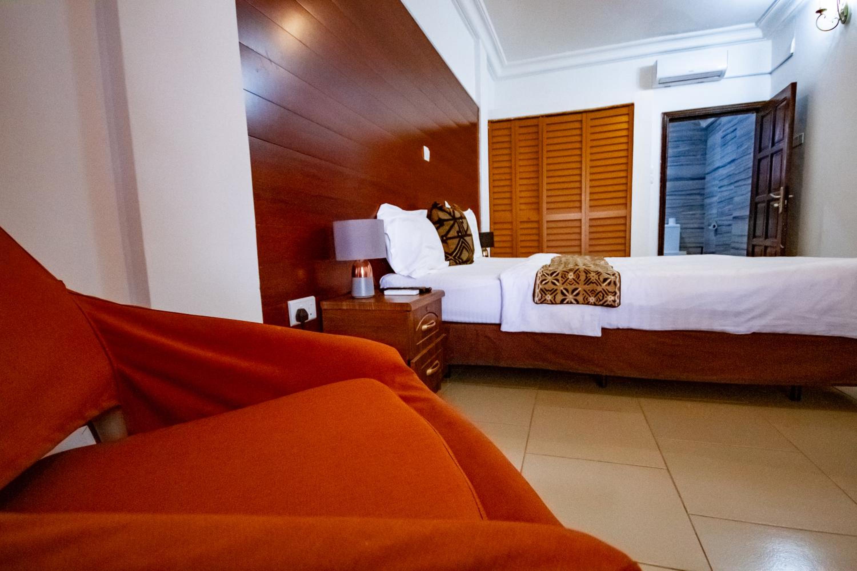Deluxe Queen Suite