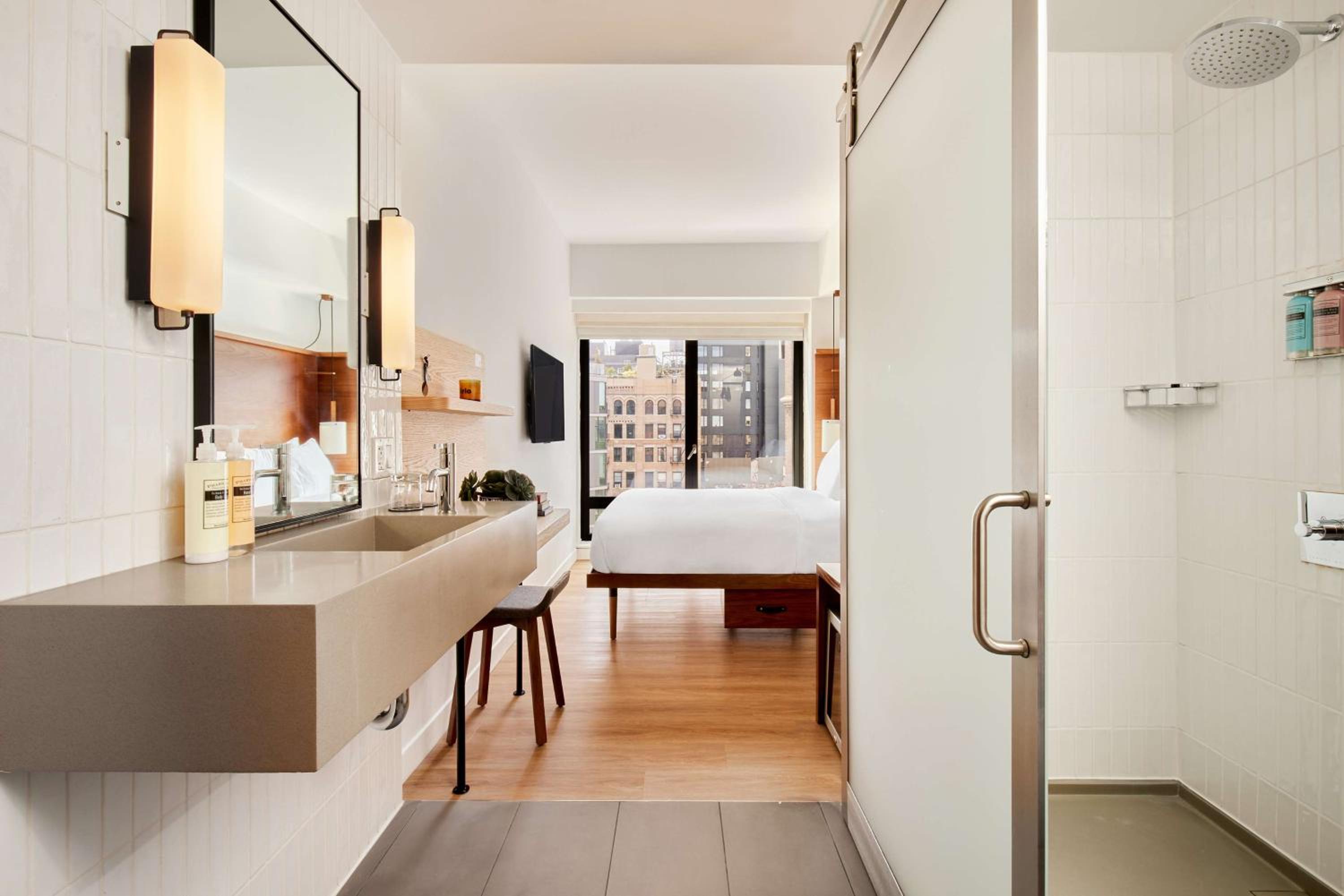 Queen Room With City View