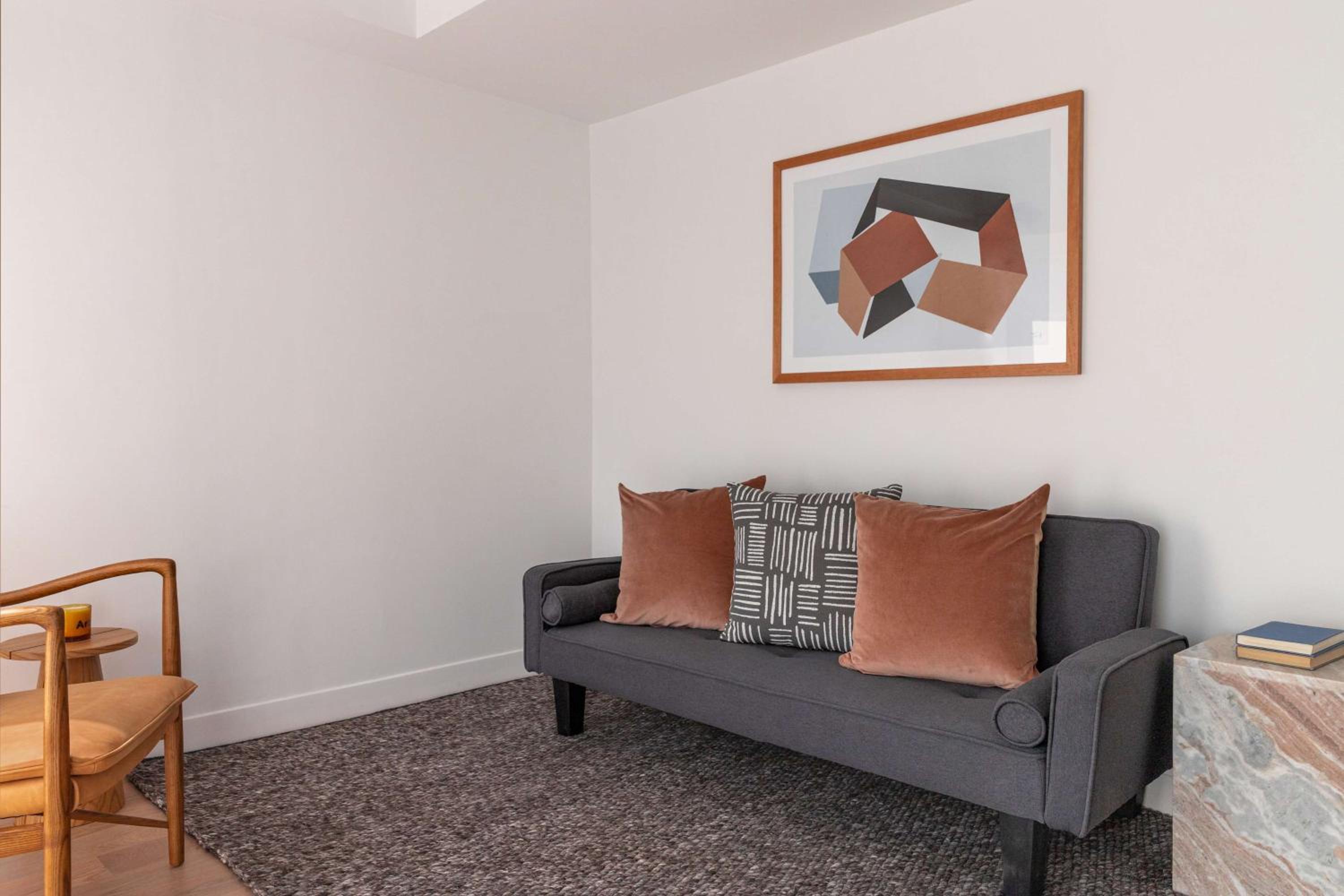 Suite - Photo 7
