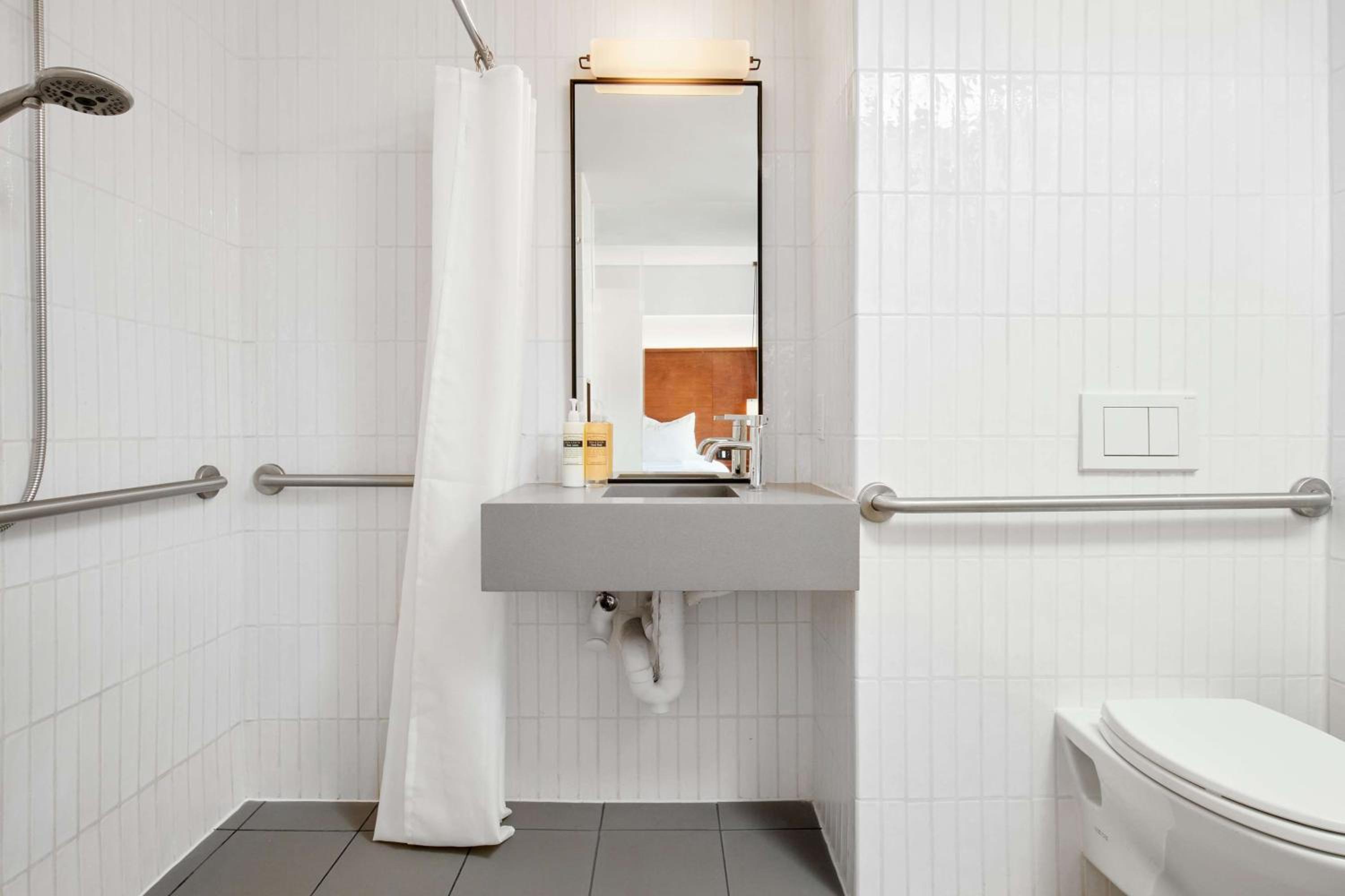 Queen Room City - ADA