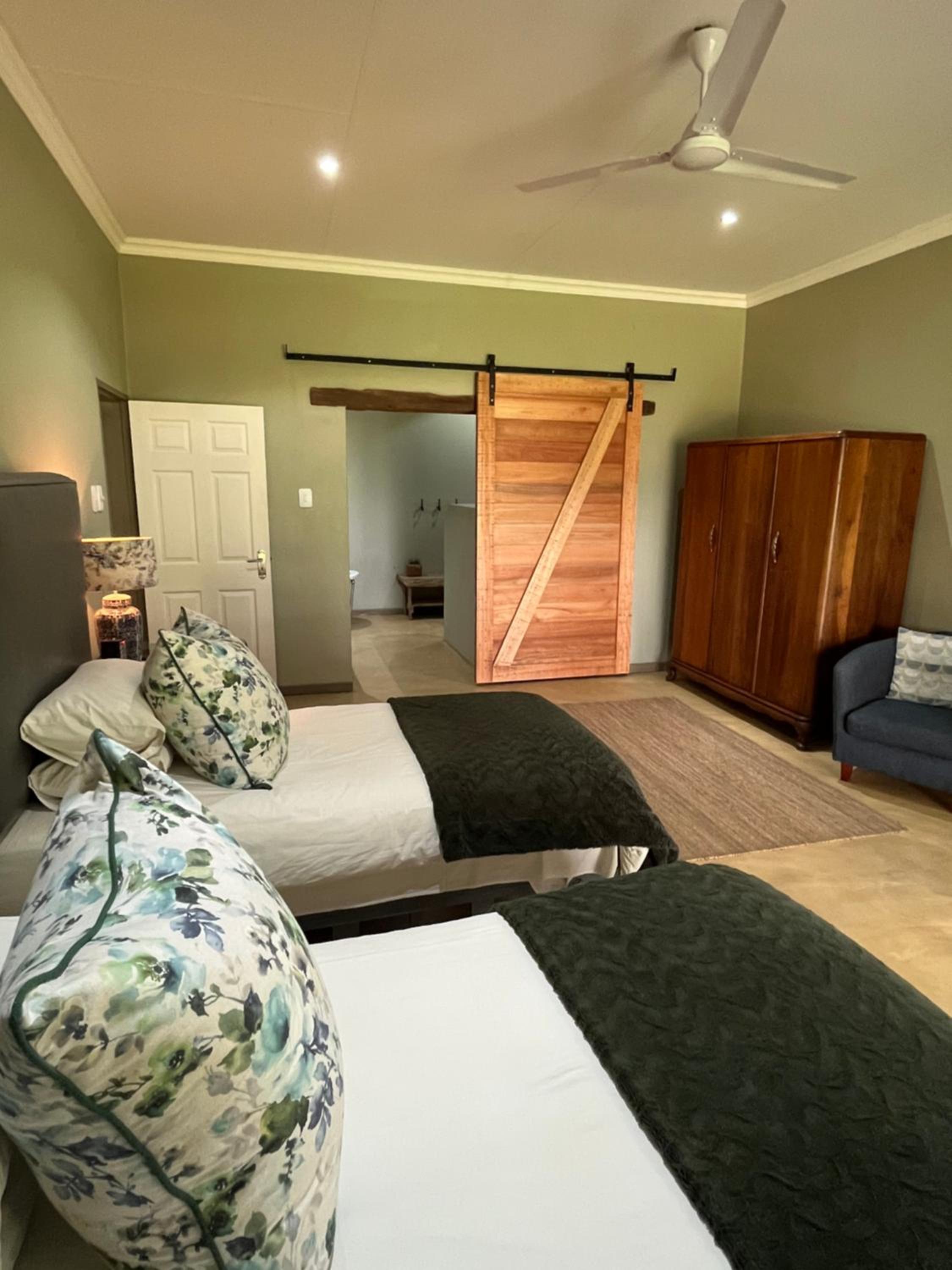Double or Twin Room with Private Bathroom - Photo 1