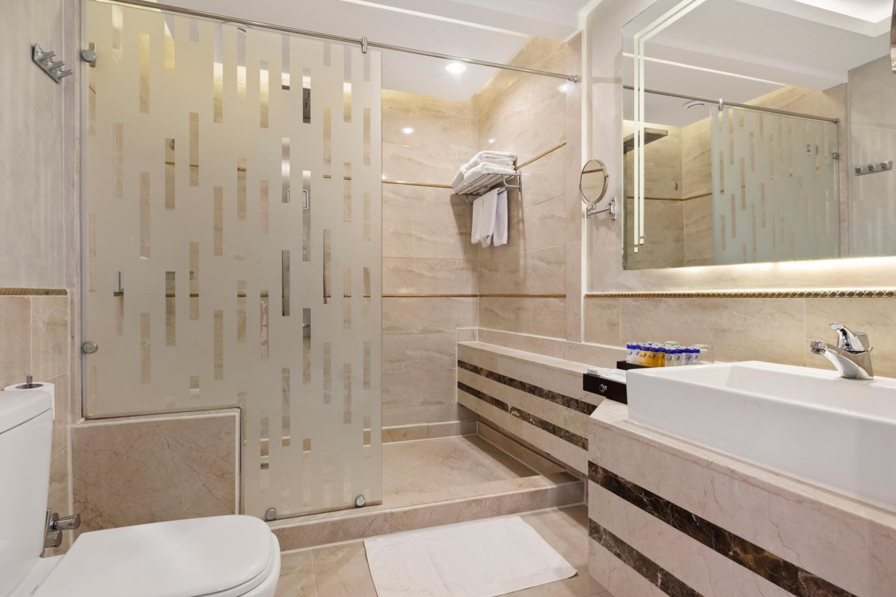 Deluxe Family Room - Photo 5