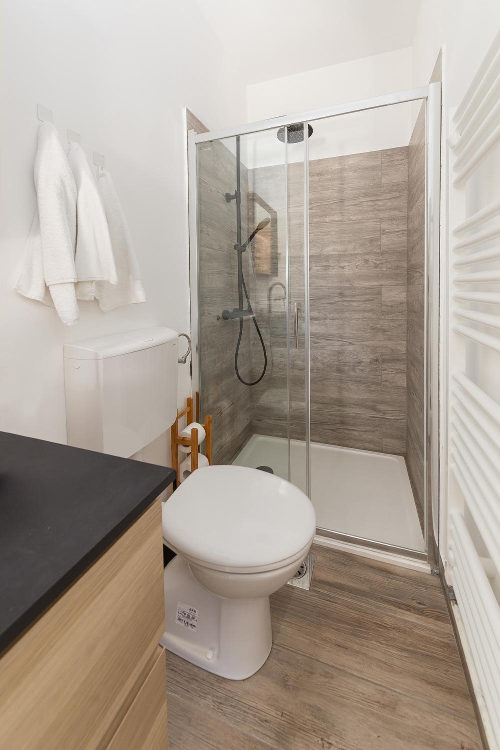 Three-Bedroom Apartment - Photo 6