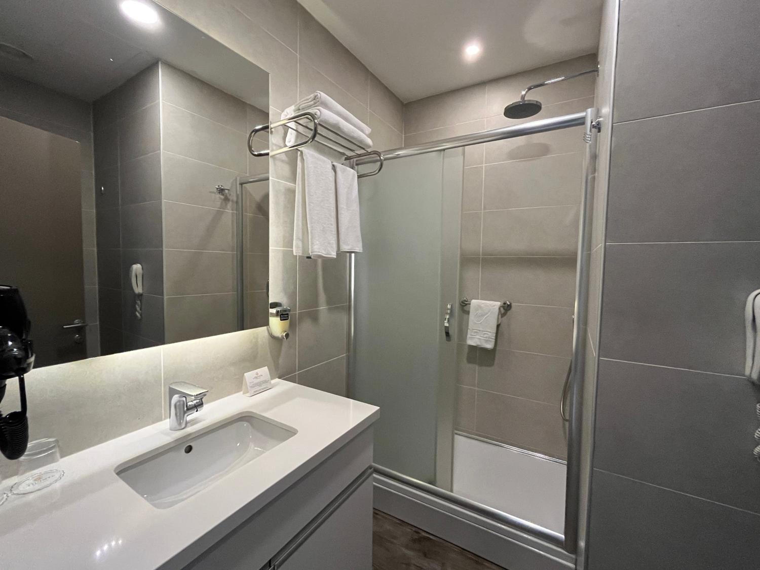 Connection Rooms with Two Twin Beds - Non-Smoking photo 2