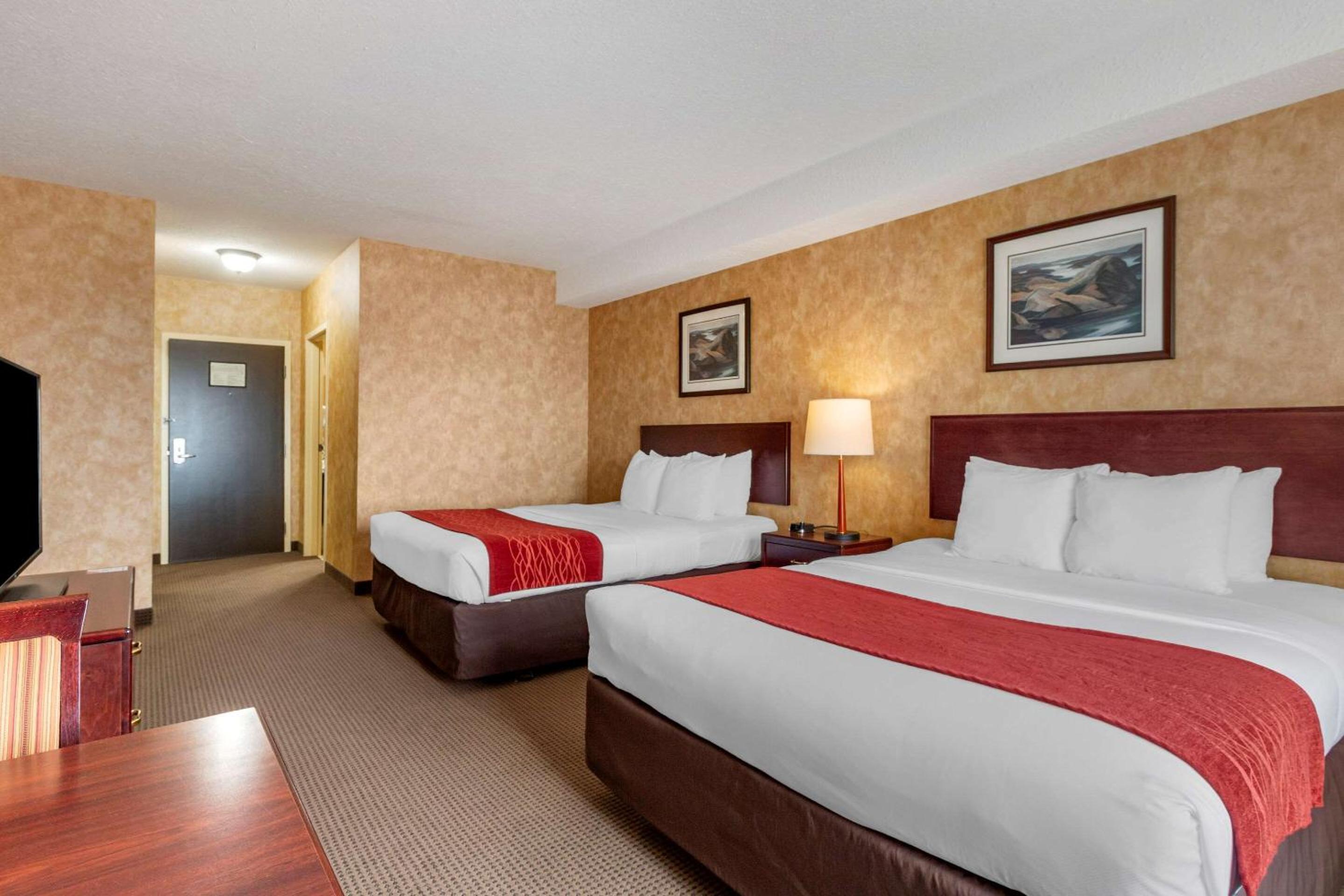 Queen Room with Two Queen Beds - Photo 3