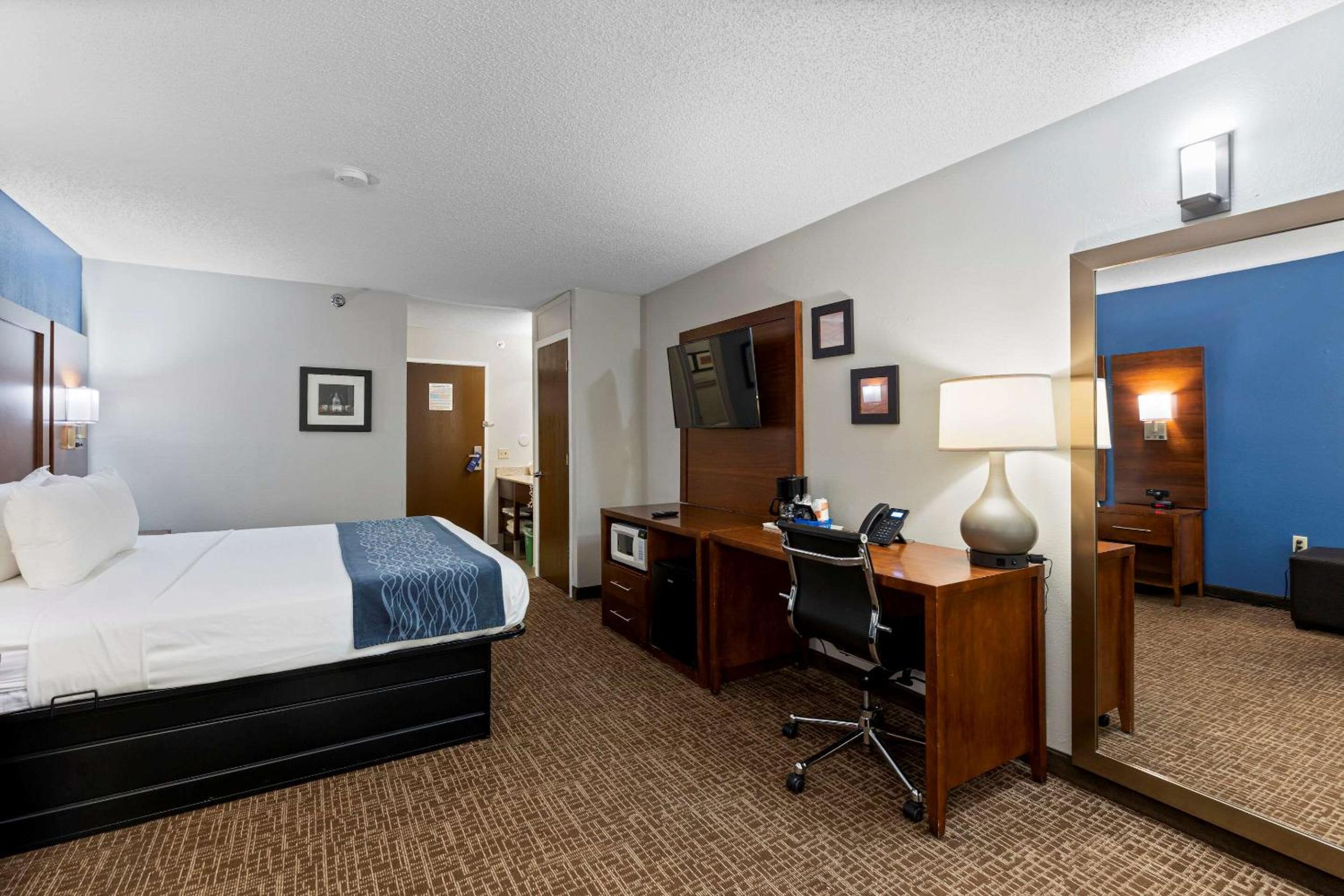King Room - Non-Smoking - Photo 1