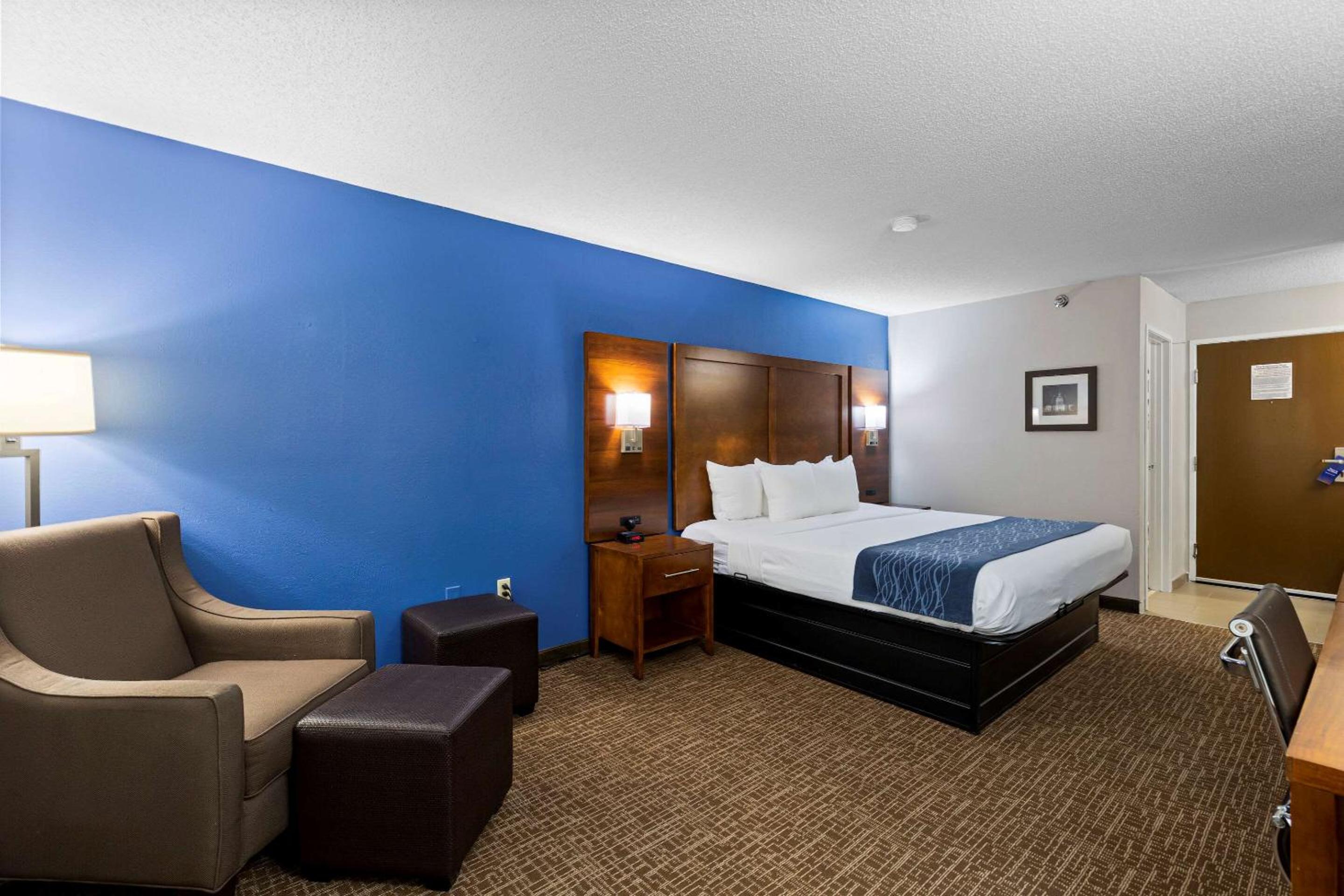 King Room - Non-Smoking - Photo 3