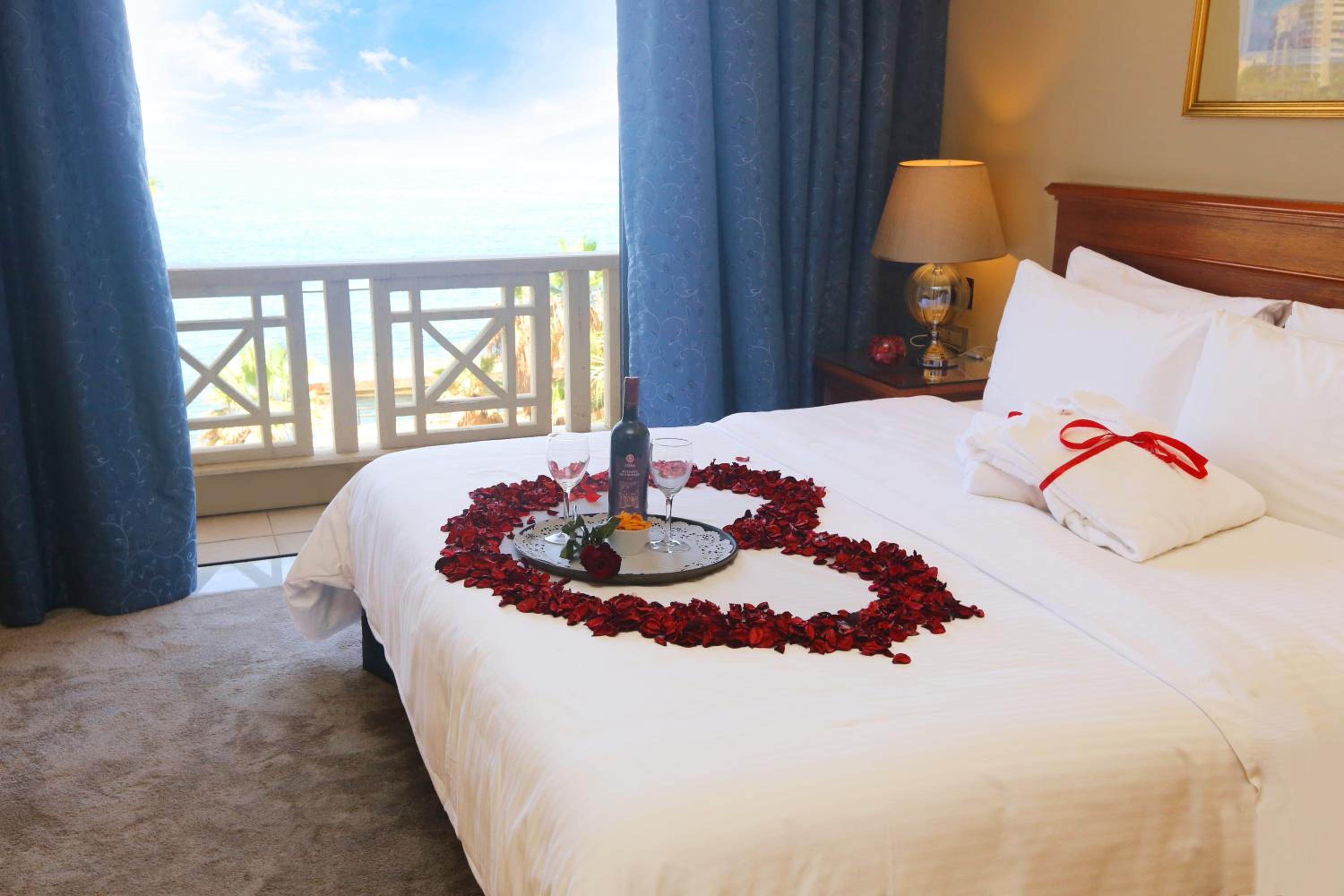 Honeymoon Suite with Sea View photo 1