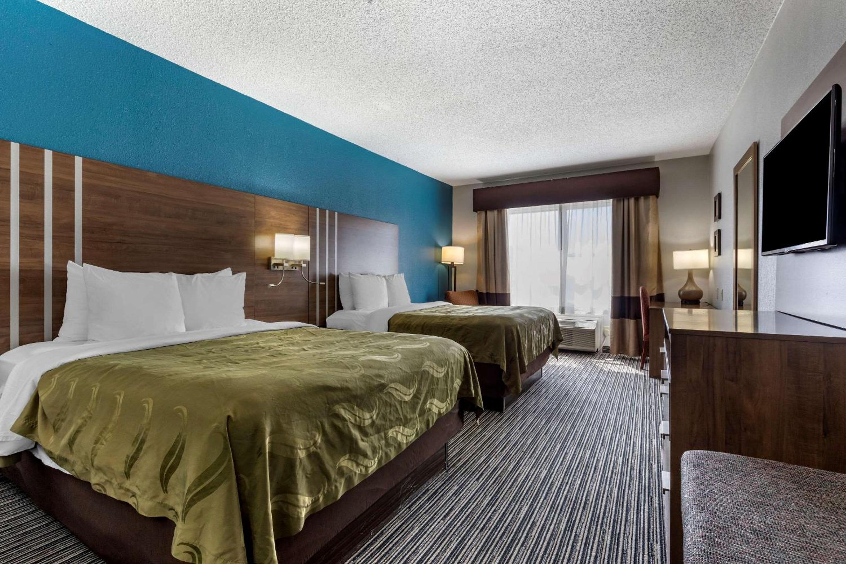 Queen Room with Two Queen Beds - Non-Smoking - Photo 1