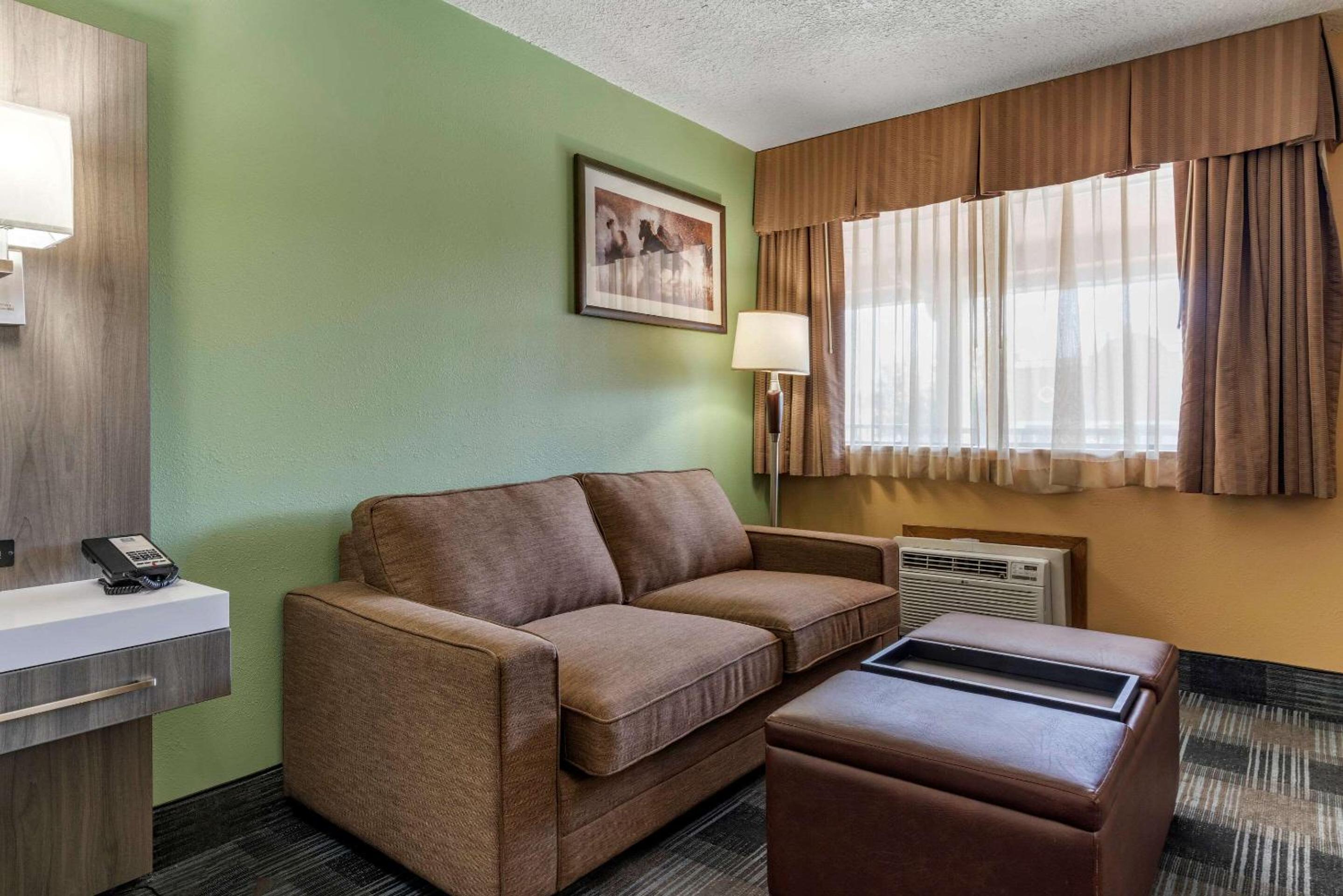 Superior King Room - Non Smoking - Photo 3