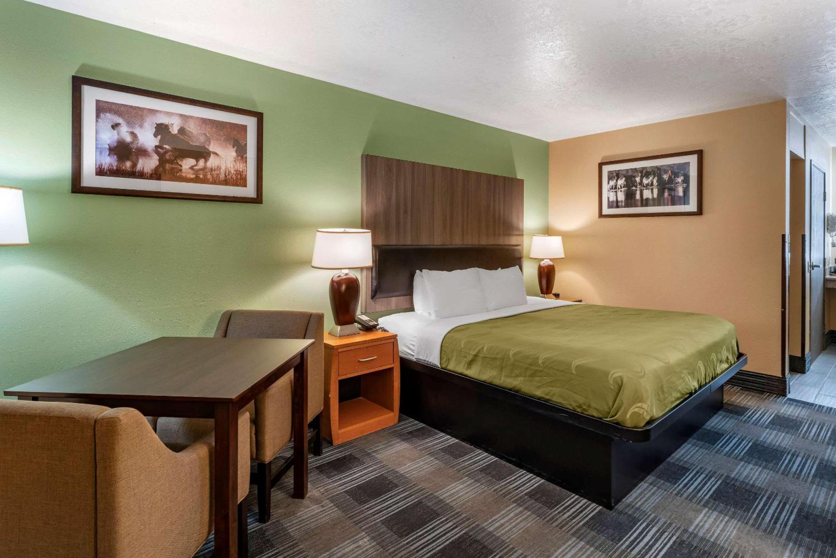 King Room - Accessible/Non-Smoking - Photo 1