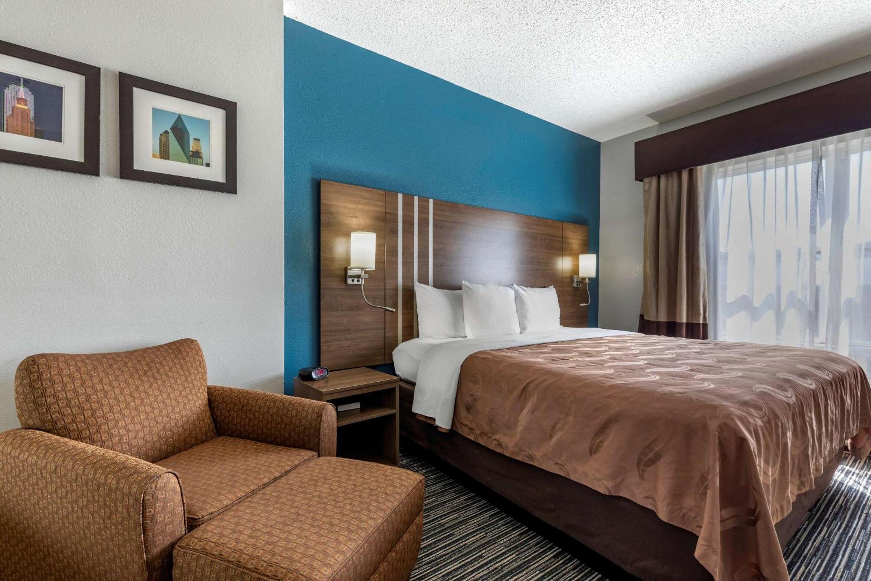 King Suite with Hot Tub - Accessible/Non-Smoking - Photo 1