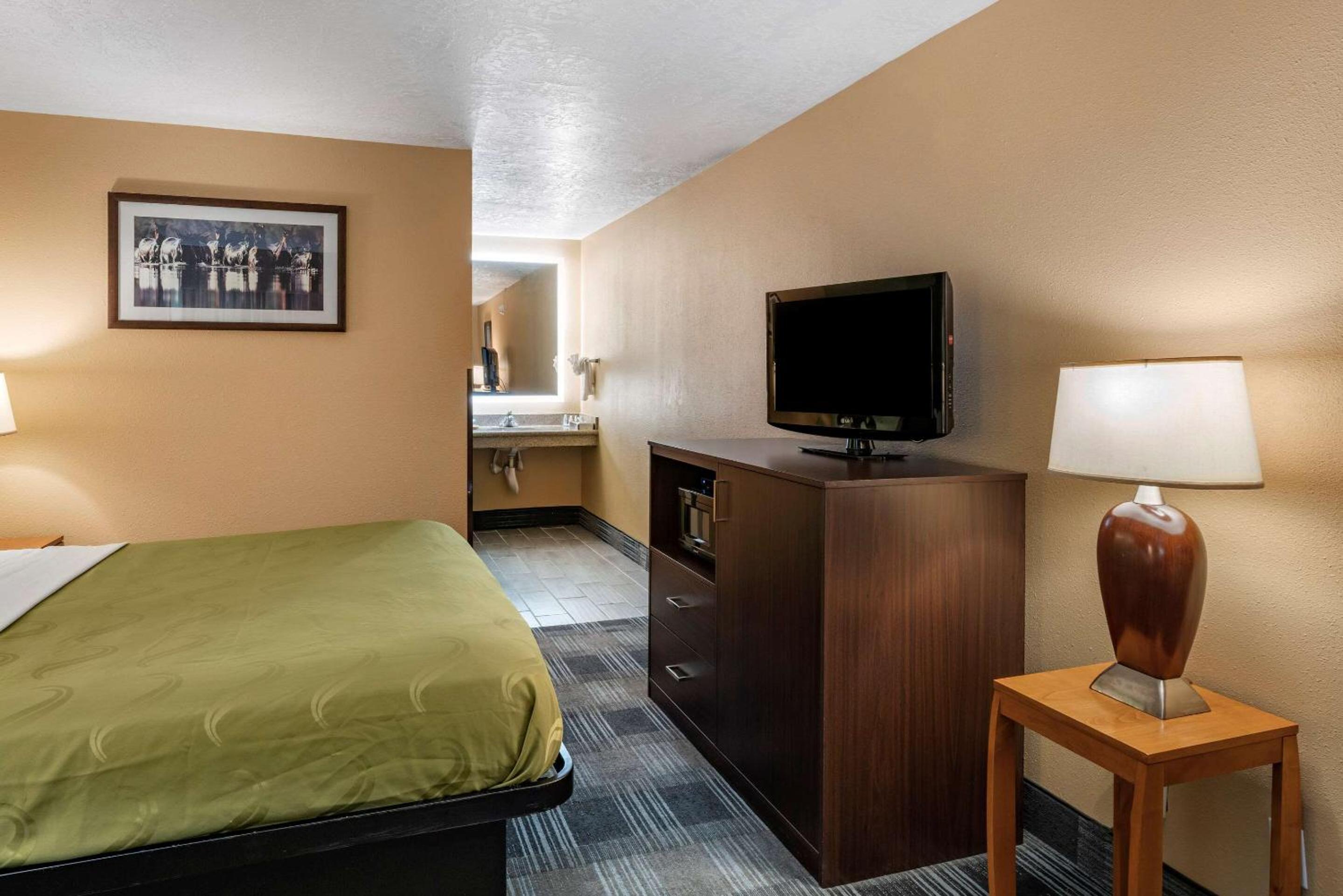 King Room - Accessible/Non-Smoking - Photo 2