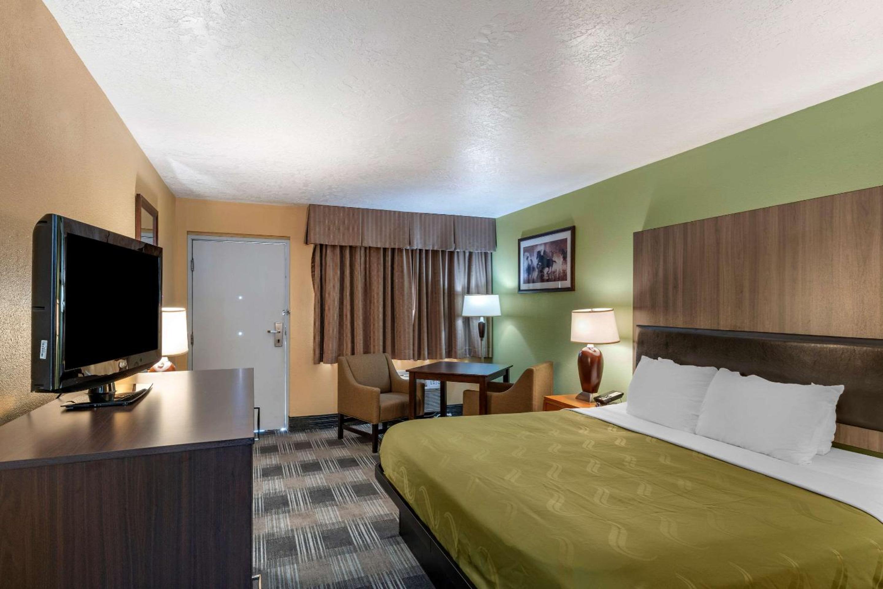 King Room - Accessible/Non-Smoking - Photo 3