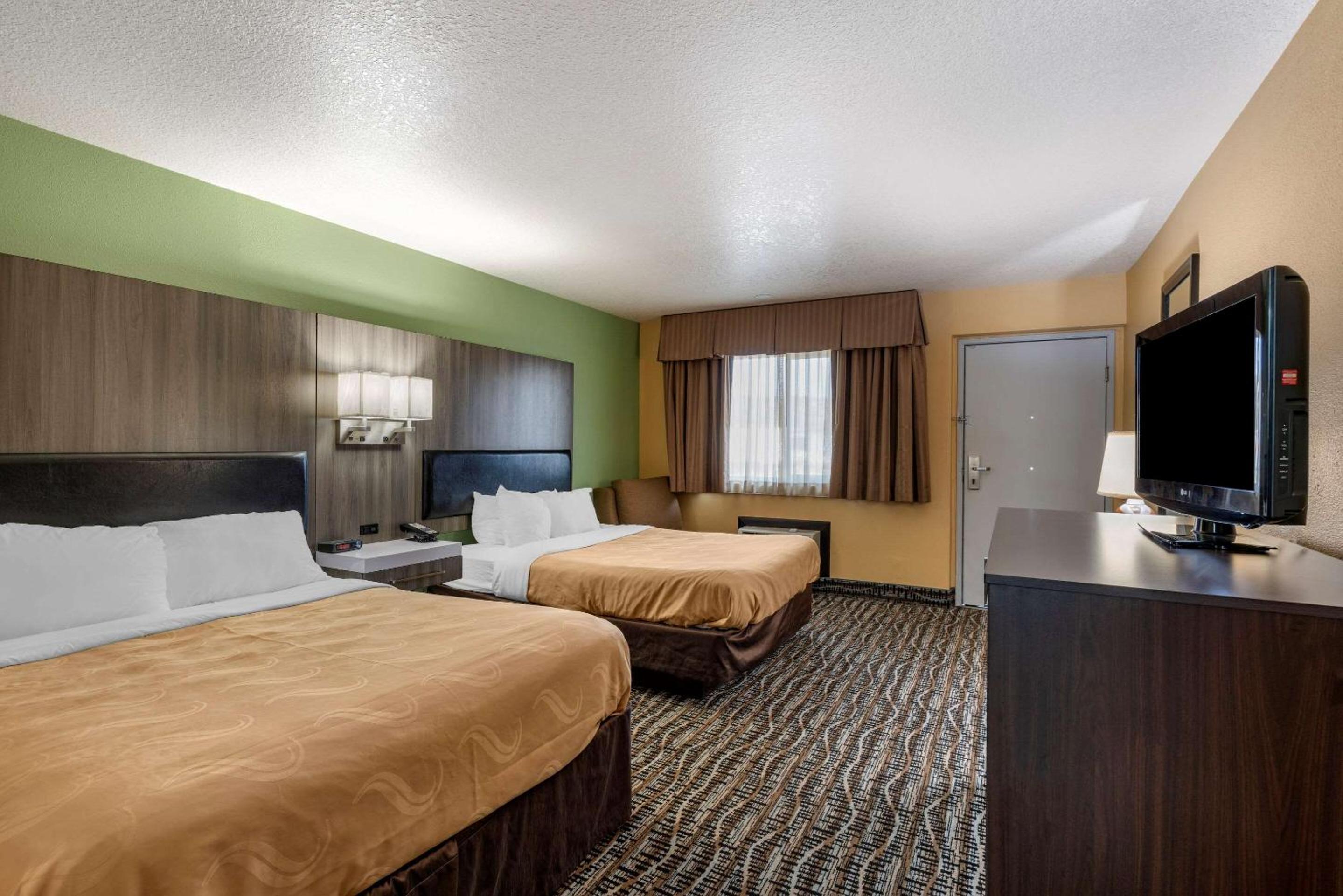 Queen Room with Two Queen Beds - Accessible/Non-Smoking  - Photo 2
