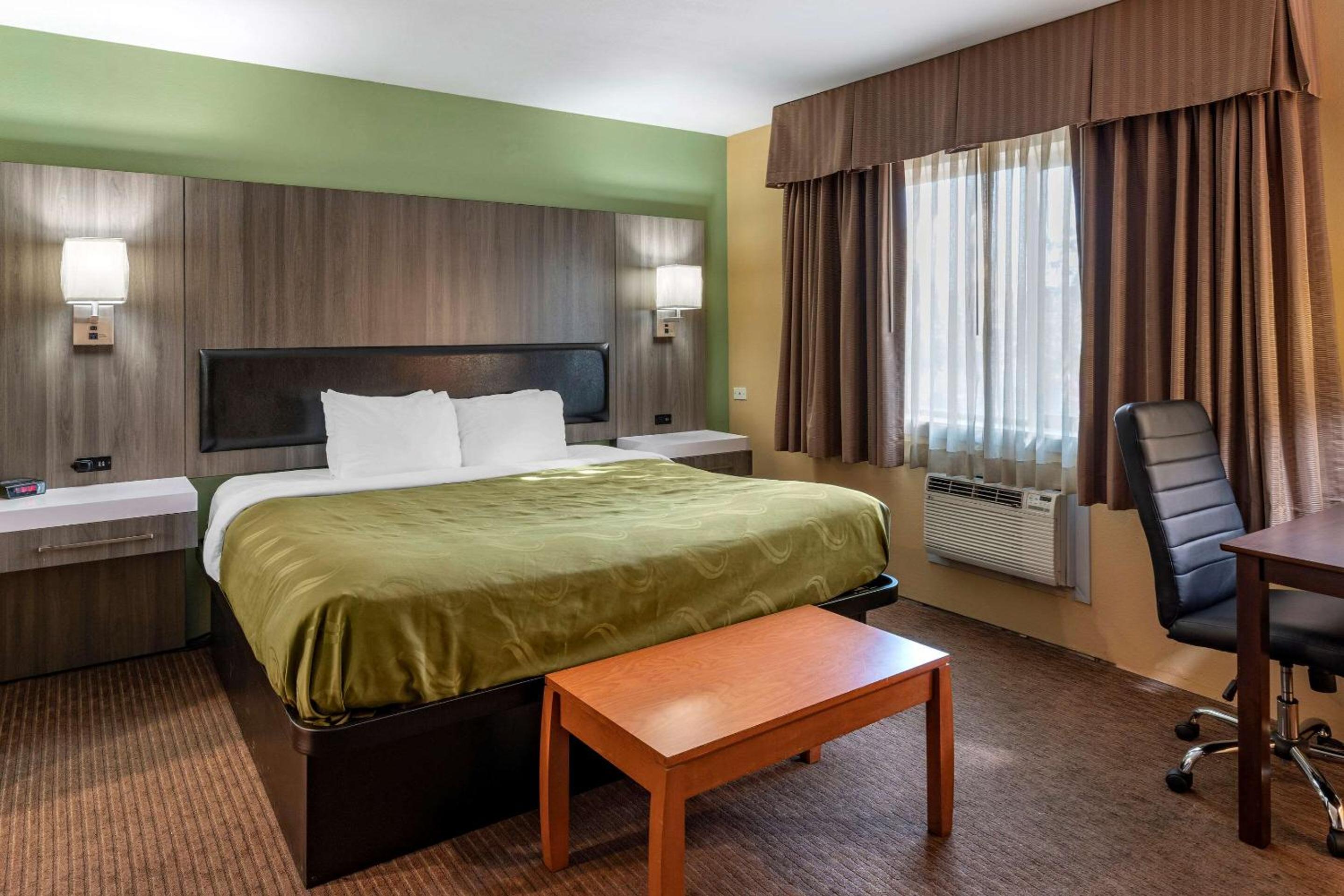 King Room - Non-Smoking - Photo 7